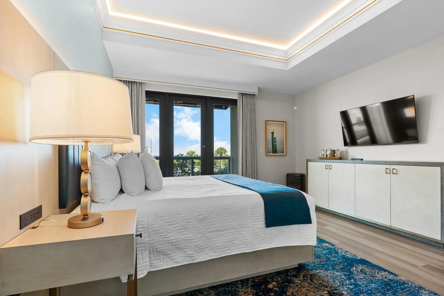 Bed in Harbor Suites at Harborwalk Village