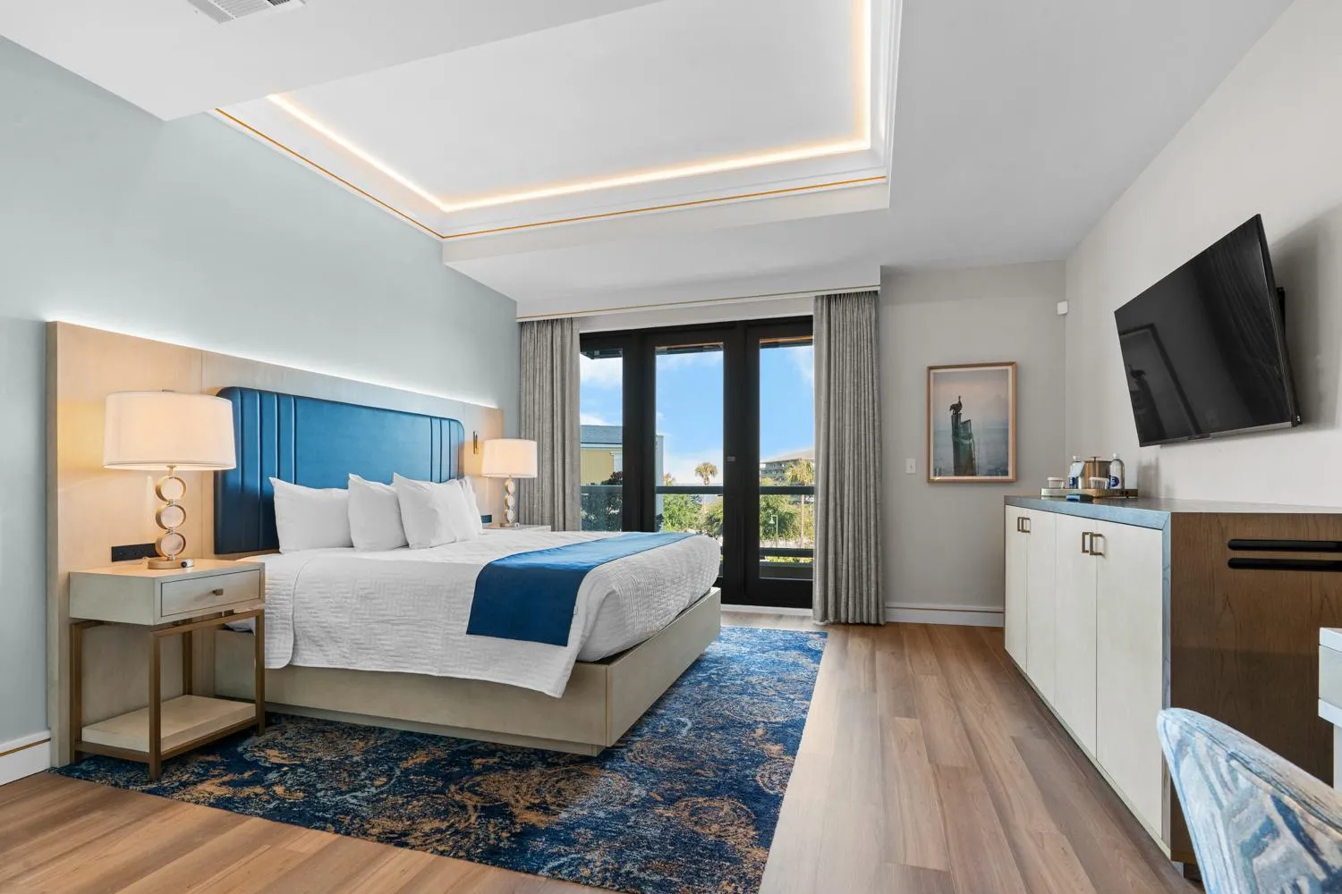 Bed in Harbor Suites at Harborwalk Village