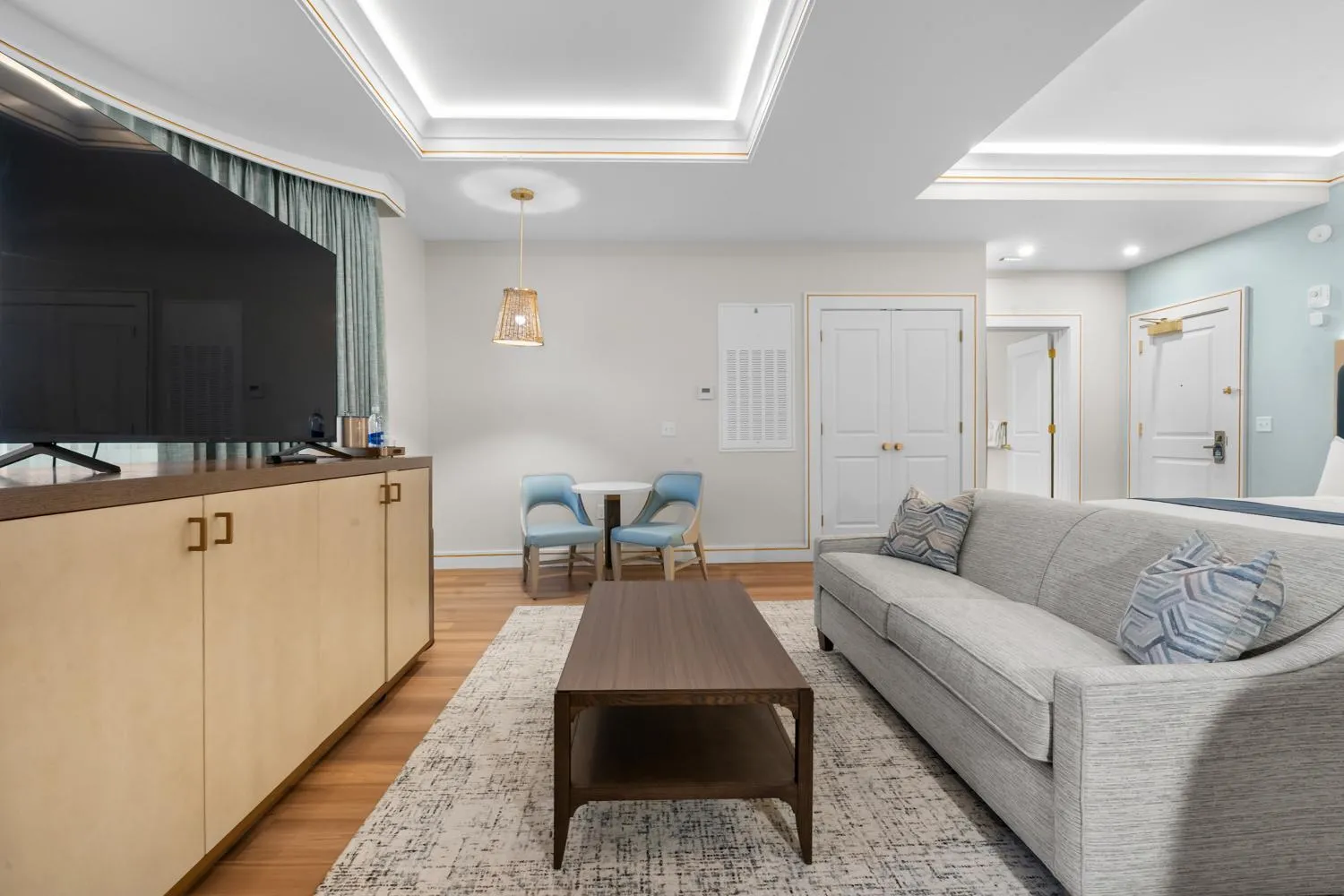 Seating area in Harbor Suites at Harborwalk Village