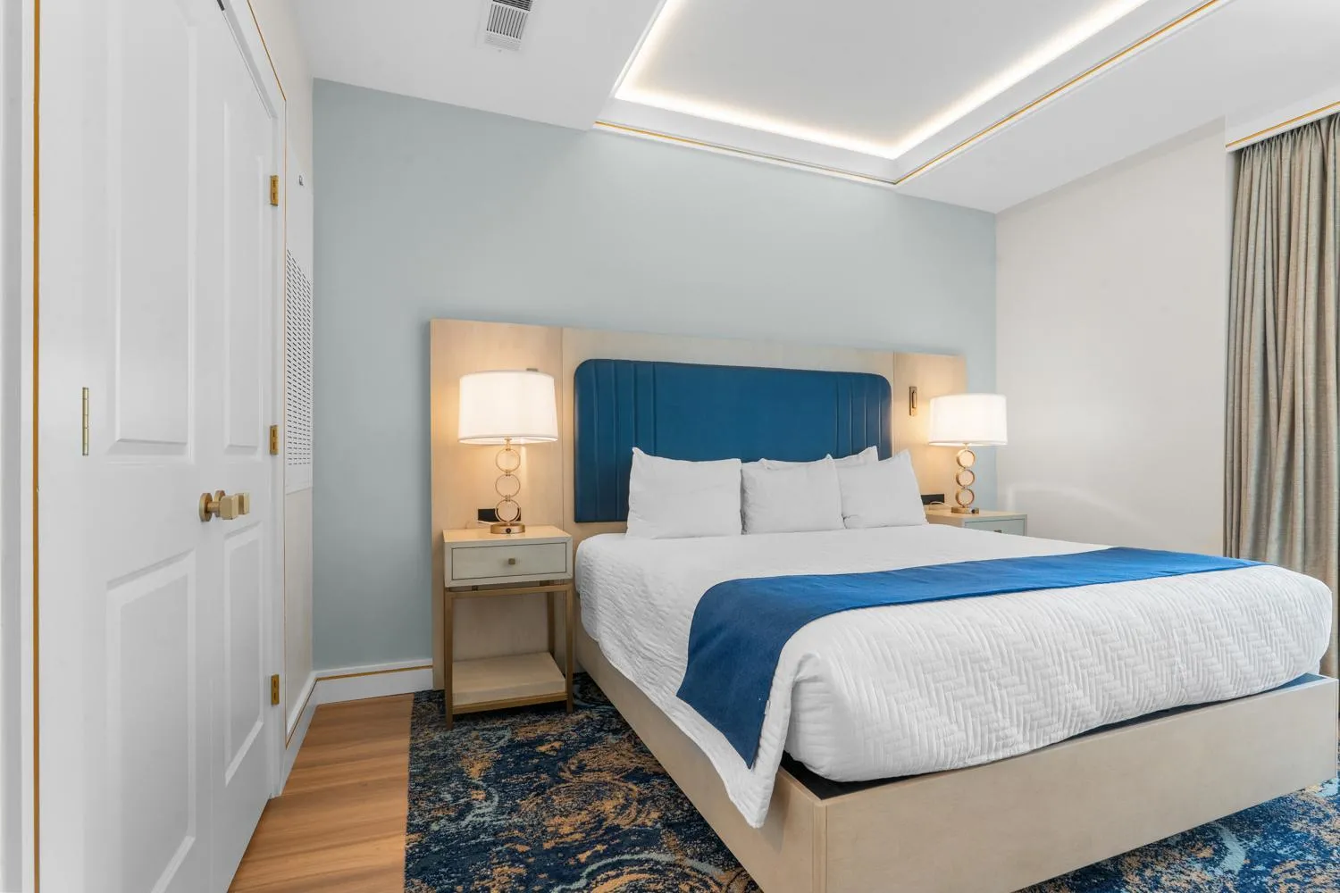 Bed in Harbor Suites at Harborwalk Village