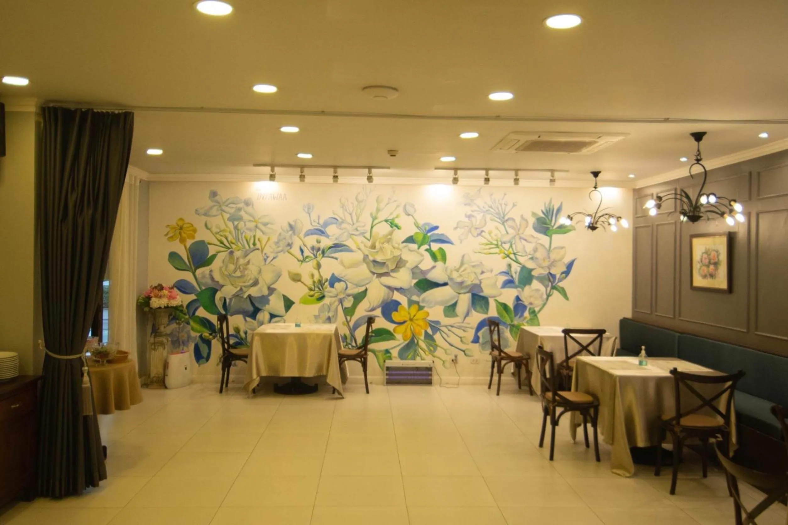 Restaurant/places to eat in Koranaree Courtyard Boutique Hotel