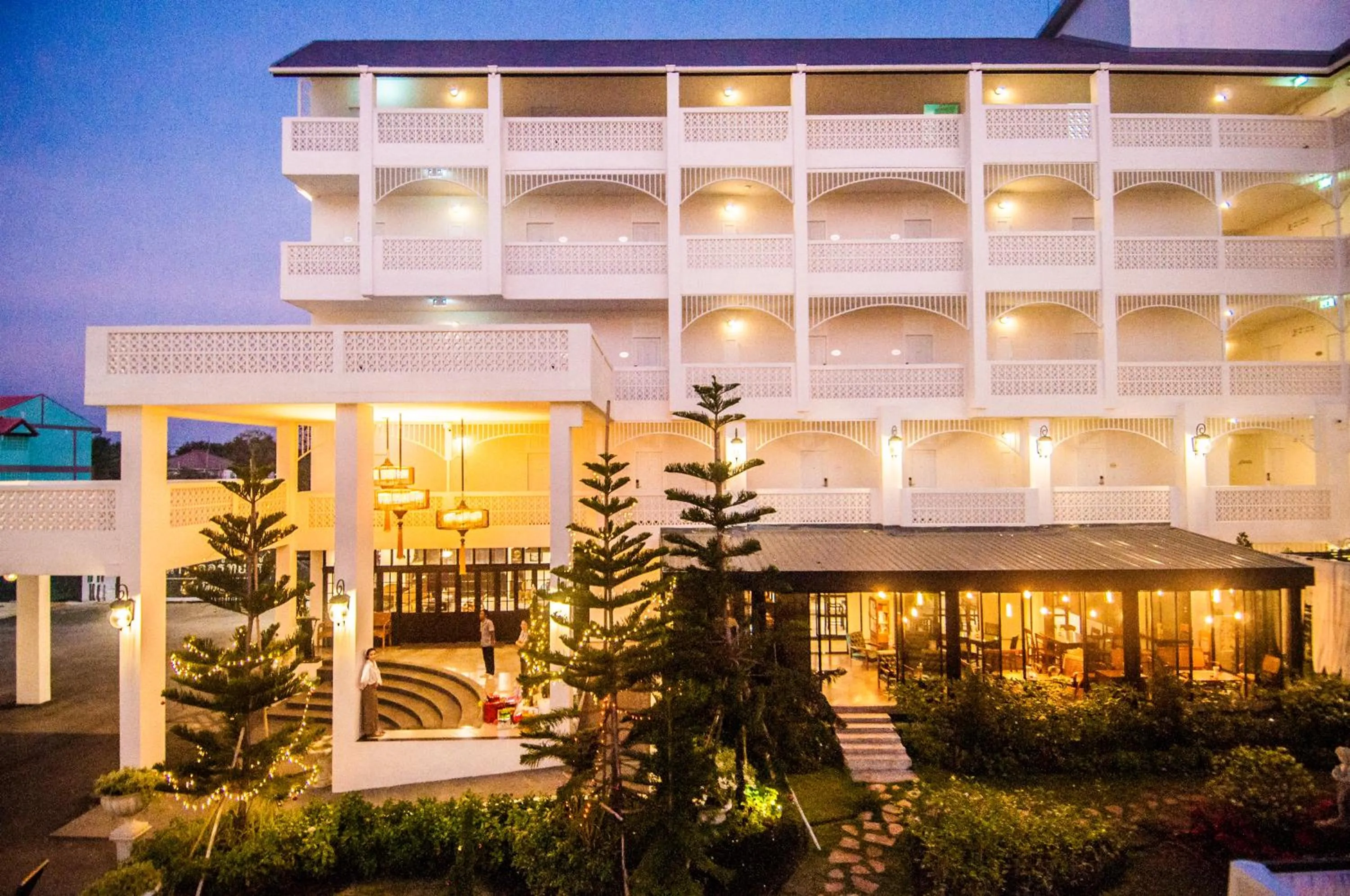 Restaurant/places to eat in Koranaree Courtyard Boutique Hotel