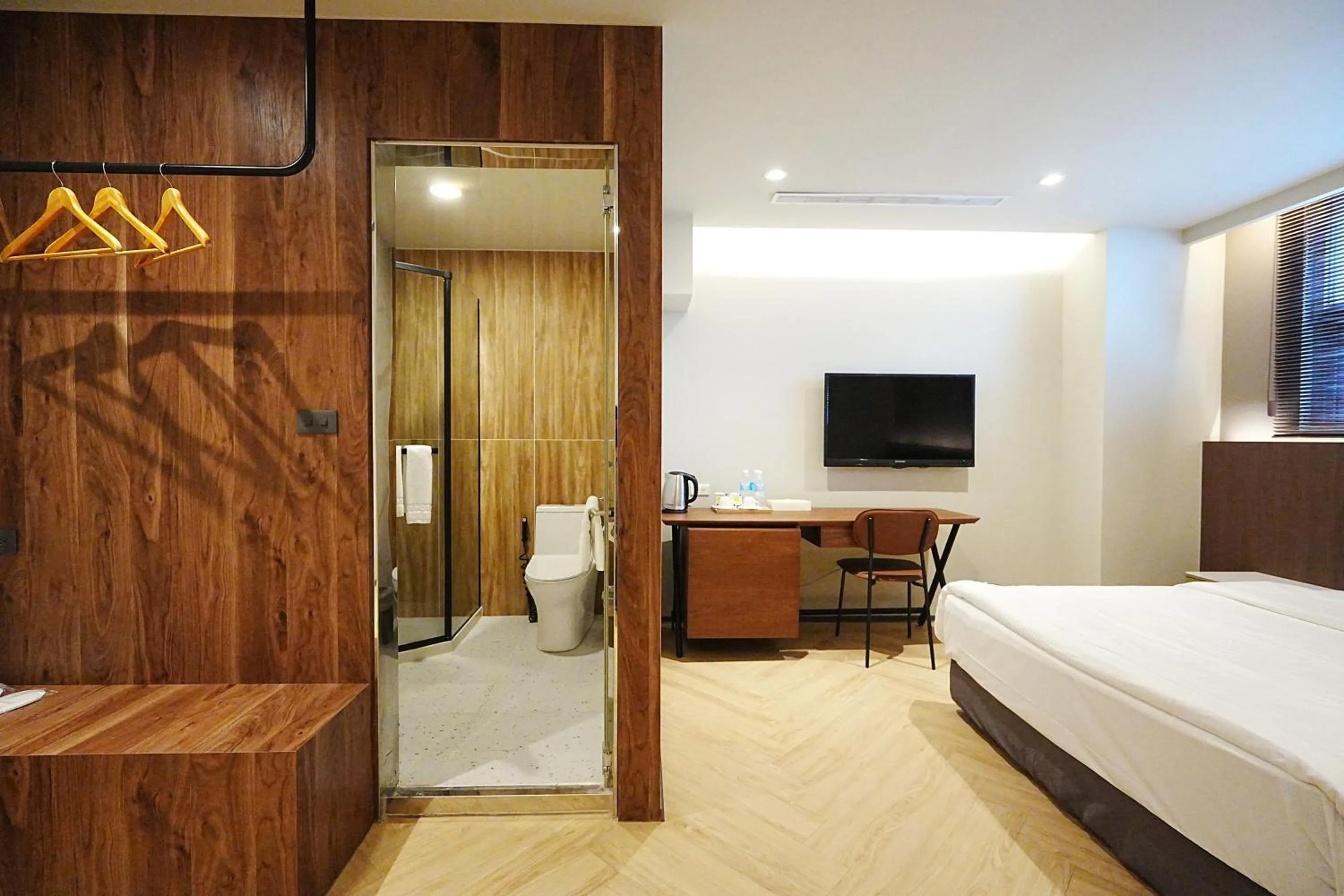 Photo of the whole room, Bed in York Hotel