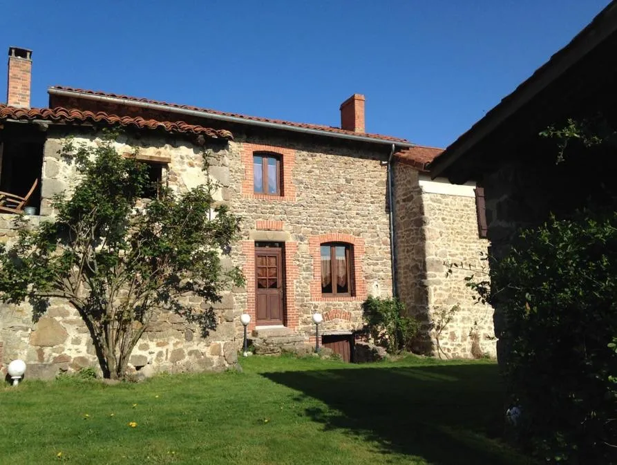 Three-Bedroom House in Gite de l'Elevage de la Mûre