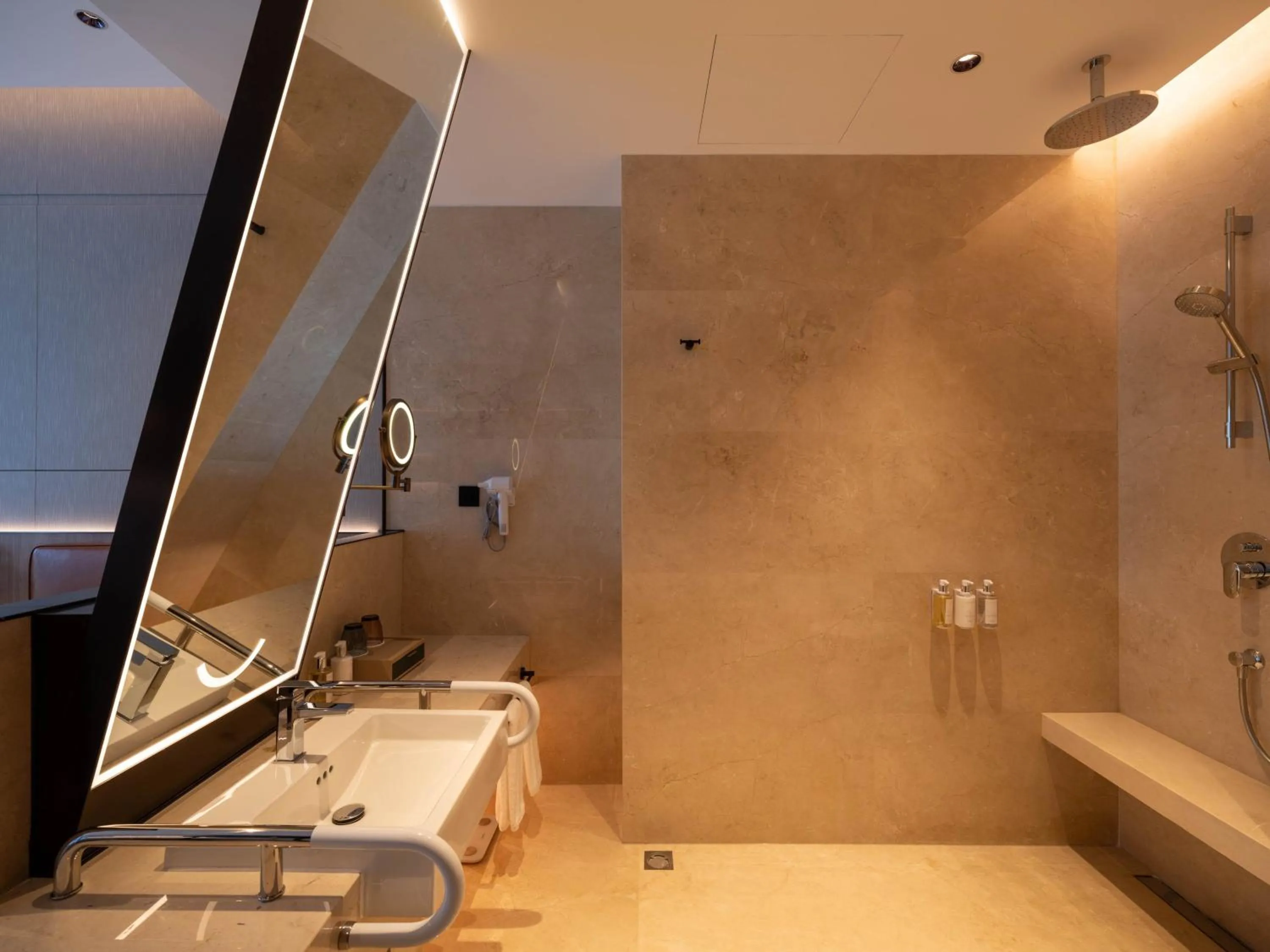 Photo of the whole room in Holiday Inn Beijing Daxing Centre by IHG