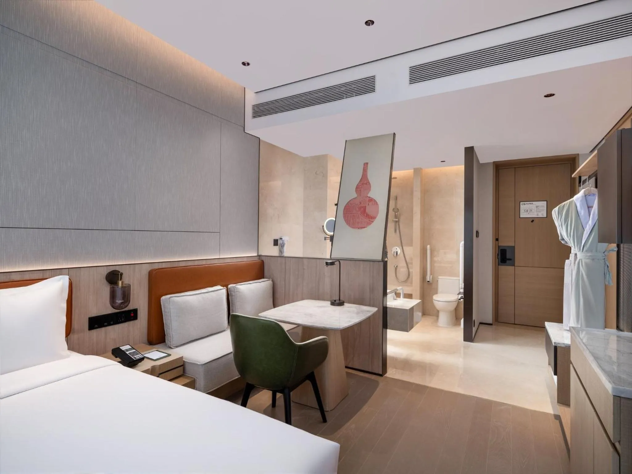 Photo of the whole room, Bed in Holiday Inn Beijing Daxing Centre by IHG