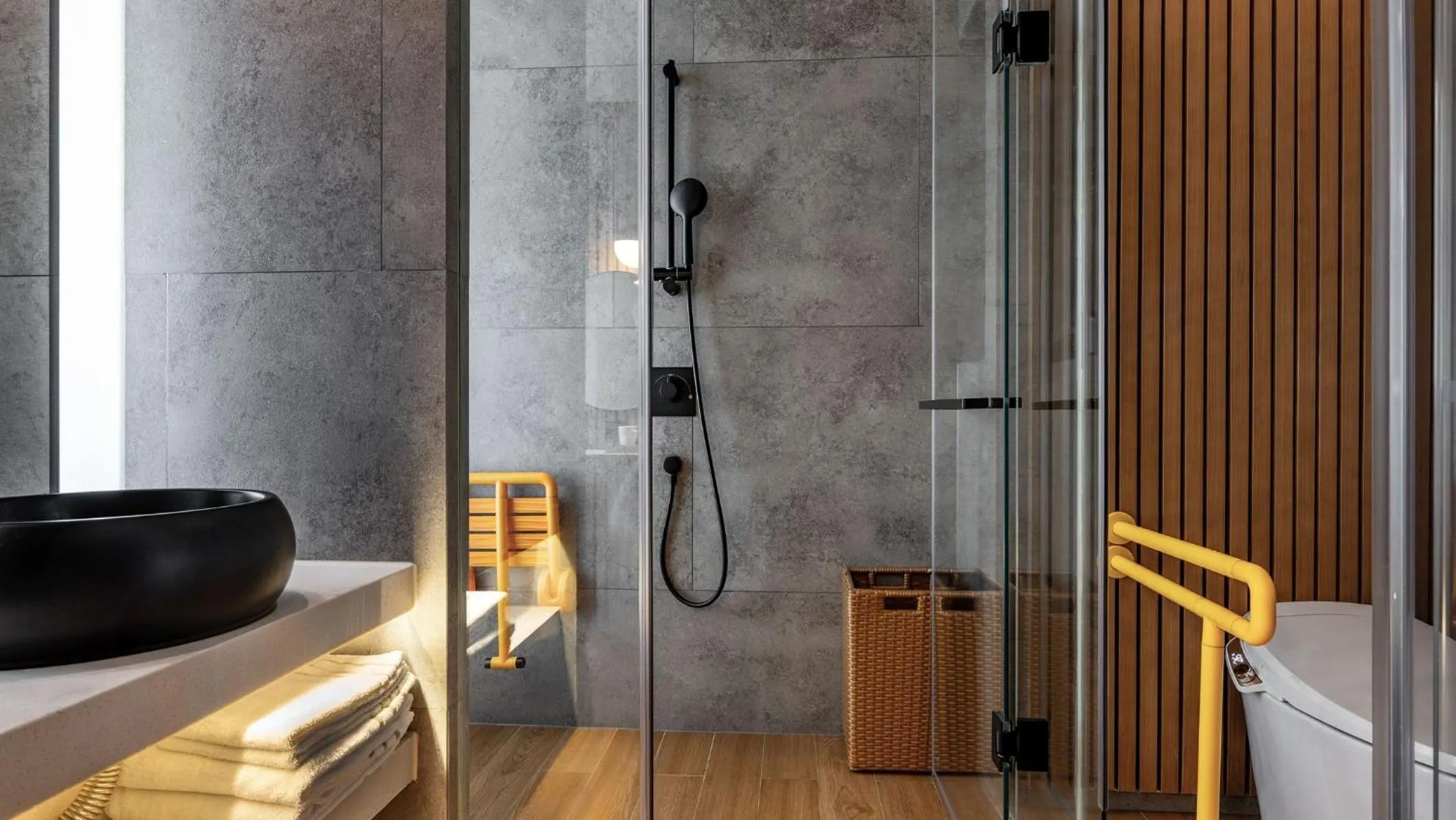 Photo of the whole room in Holiday Inn Express Guangzhou Baiyun Airport T2 by IHG