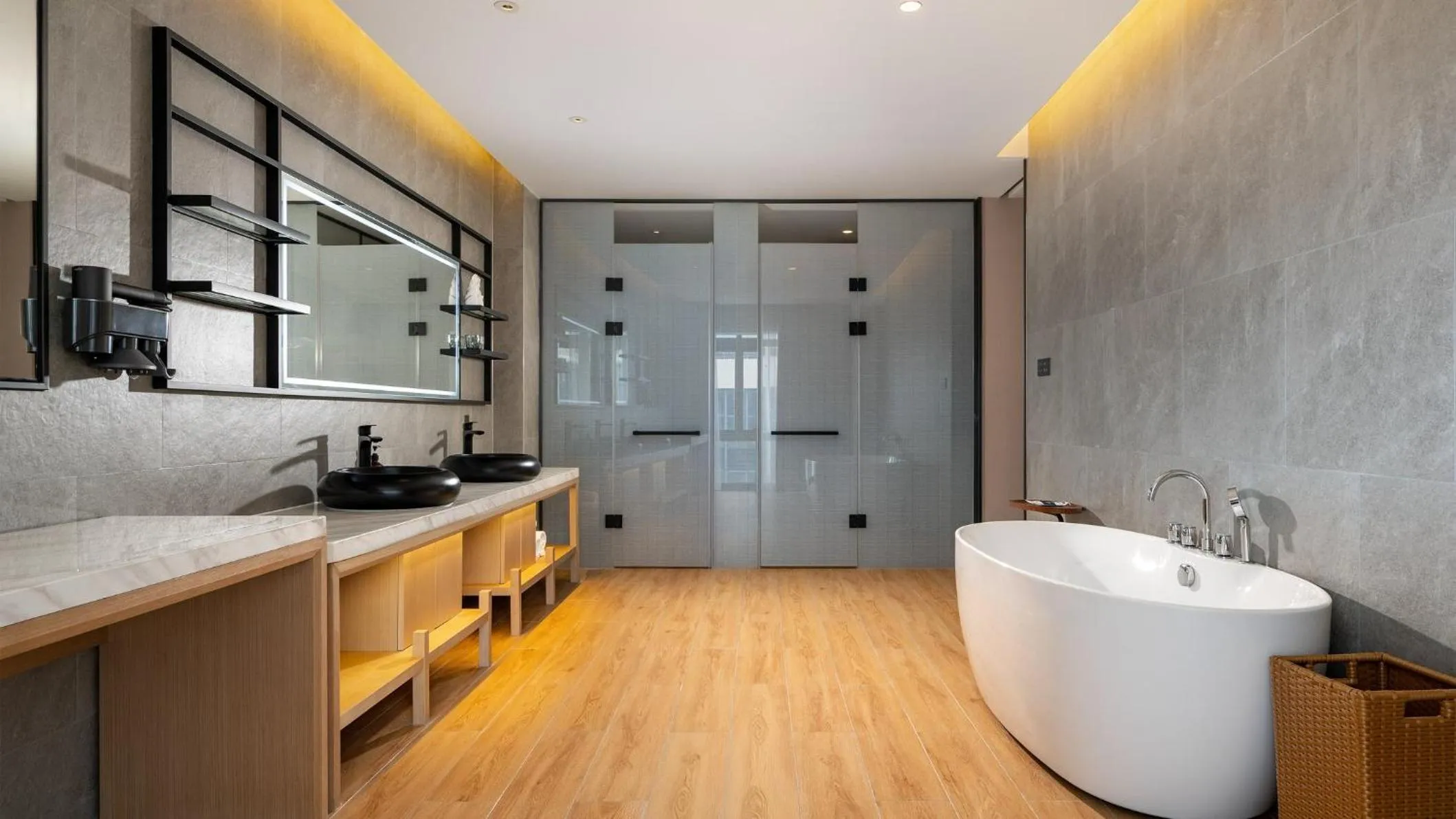 Photo of the whole room in Holiday Inn Express Guangzhou Baiyun Airport T2 by IHG