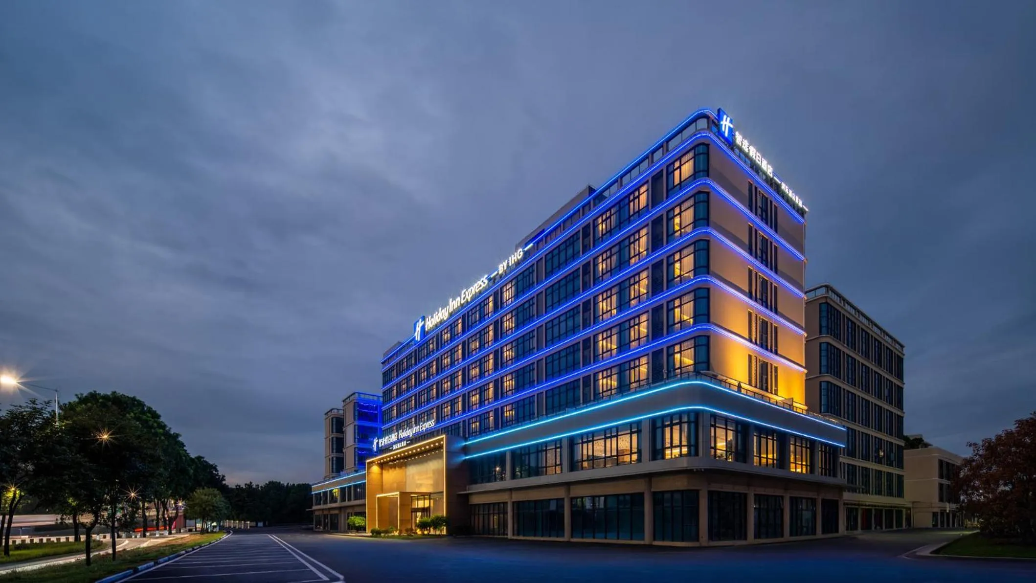 Property building in Holiday Inn Express Guangzhou Baiyun Airport T2 by IHG