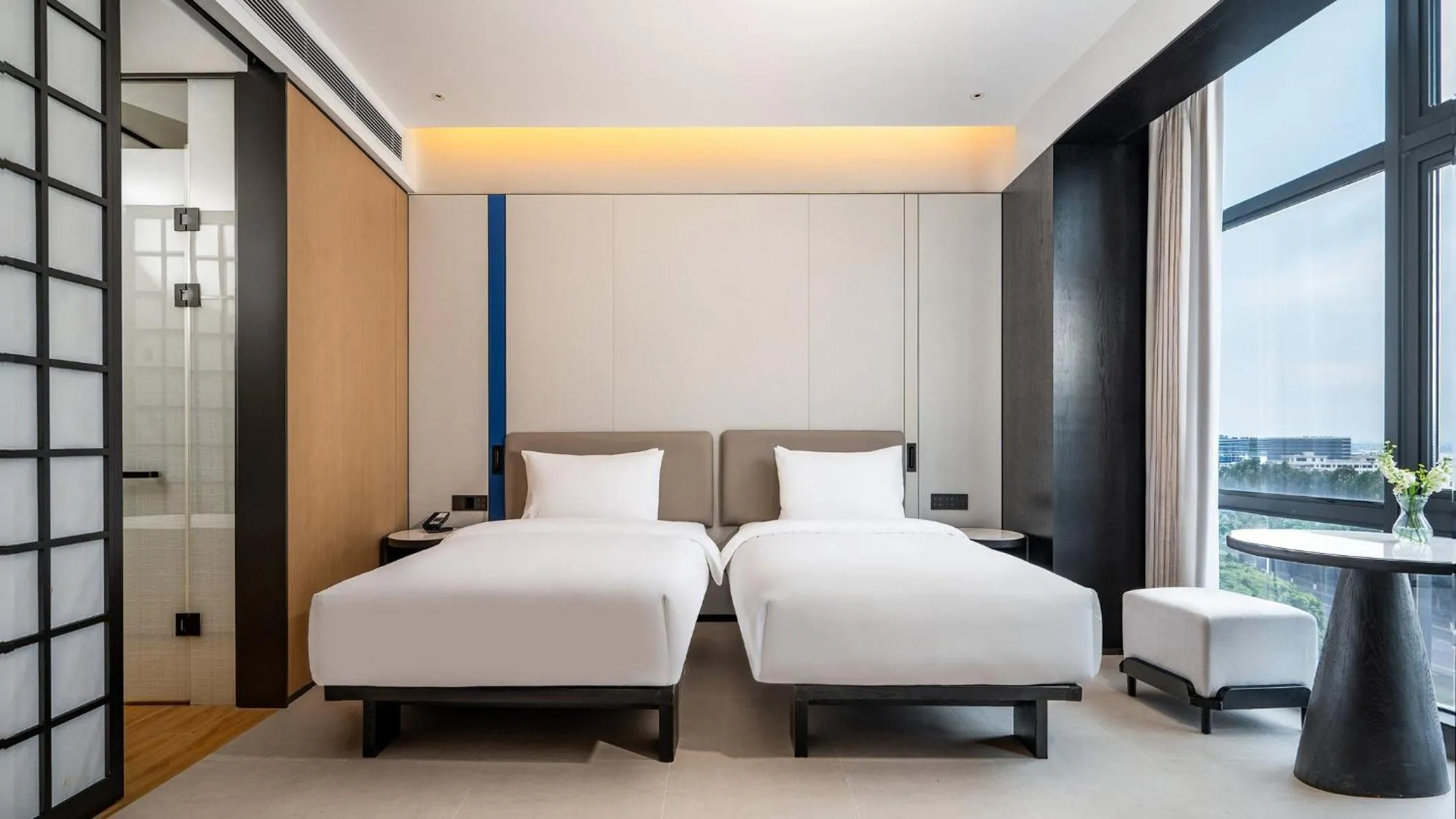 Photo of the whole room, Bed in Holiday Inn Express Guangzhou Baiyun Airport T2 by IHG