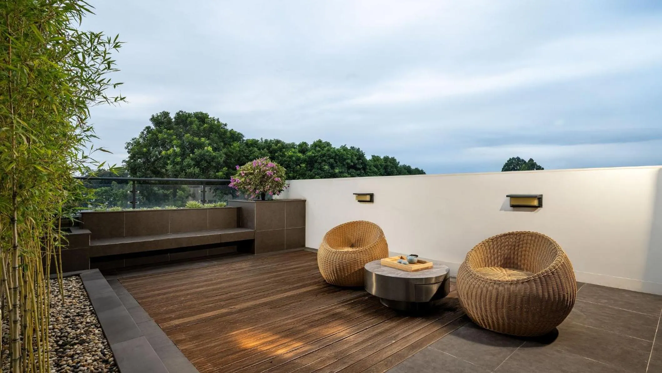 Photo of the whole room in Holiday Inn Express Guangzhou Baiyun Airport T2 by IHG