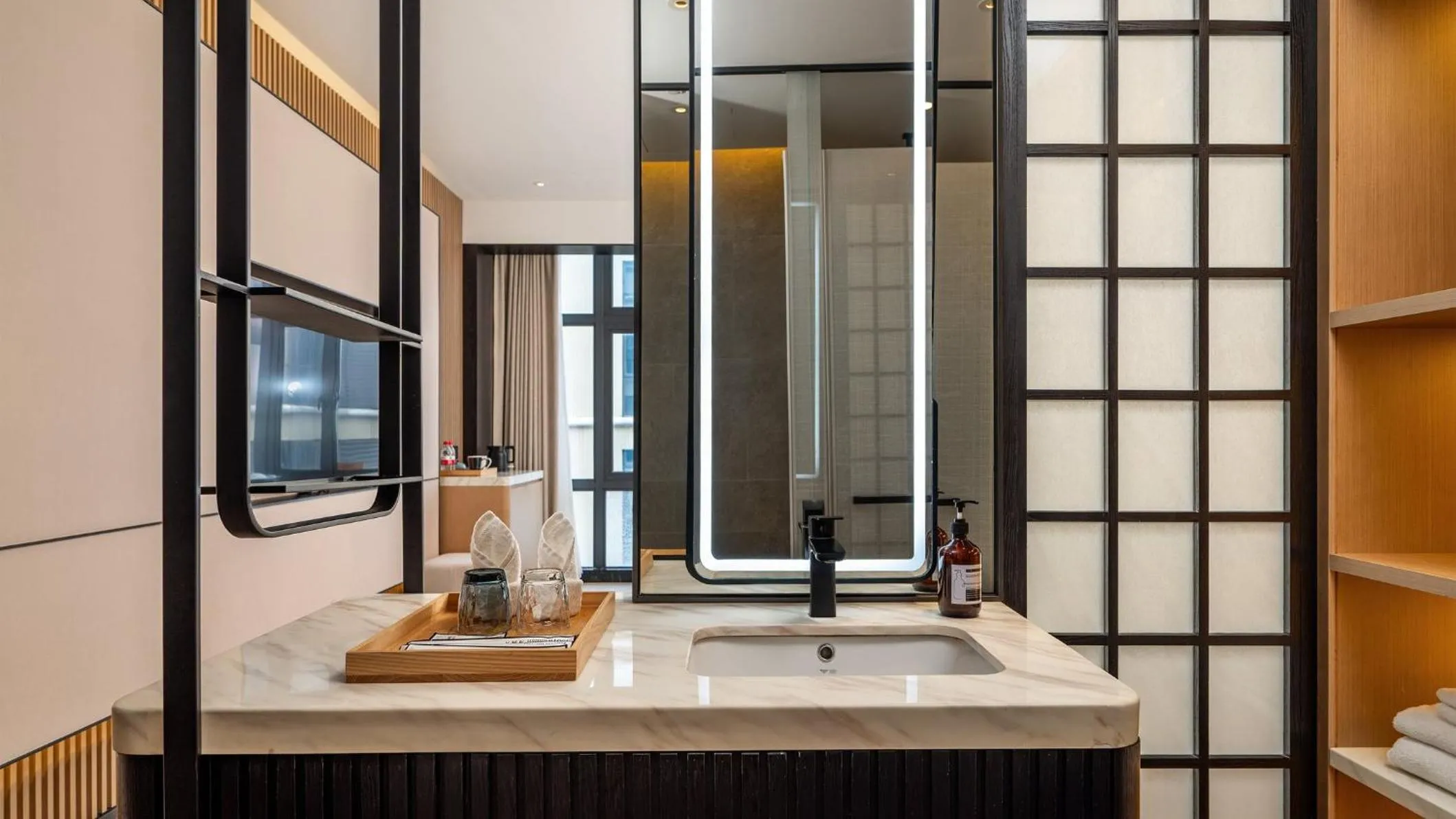 Photo of the whole room in Holiday Inn Express Guangzhou Baiyun Airport T2 by IHG