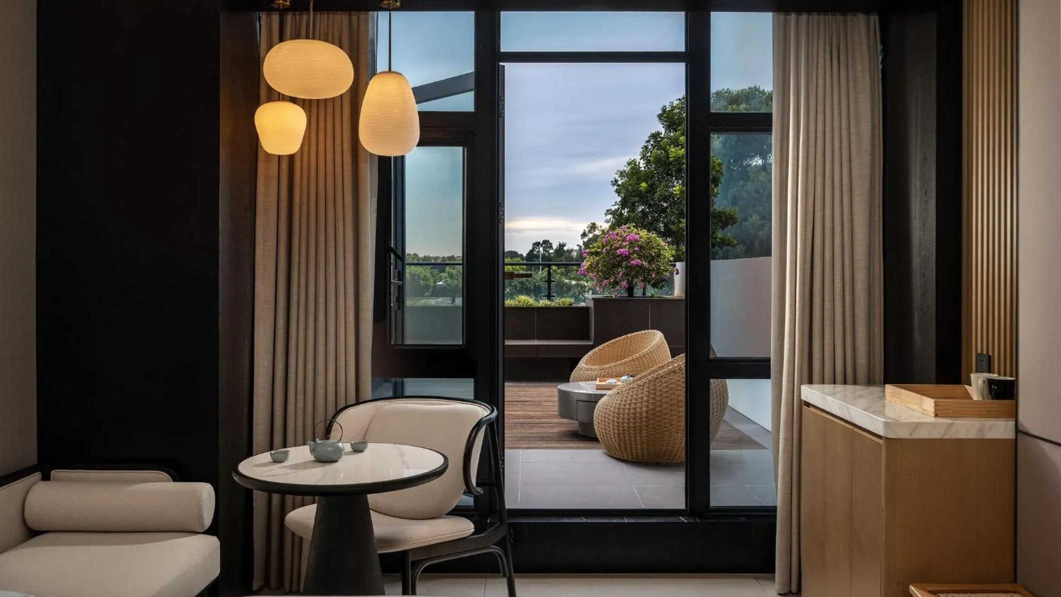 Photo of the whole room in Holiday Inn Express Guangzhou Baiyun Airport T2 by IHG