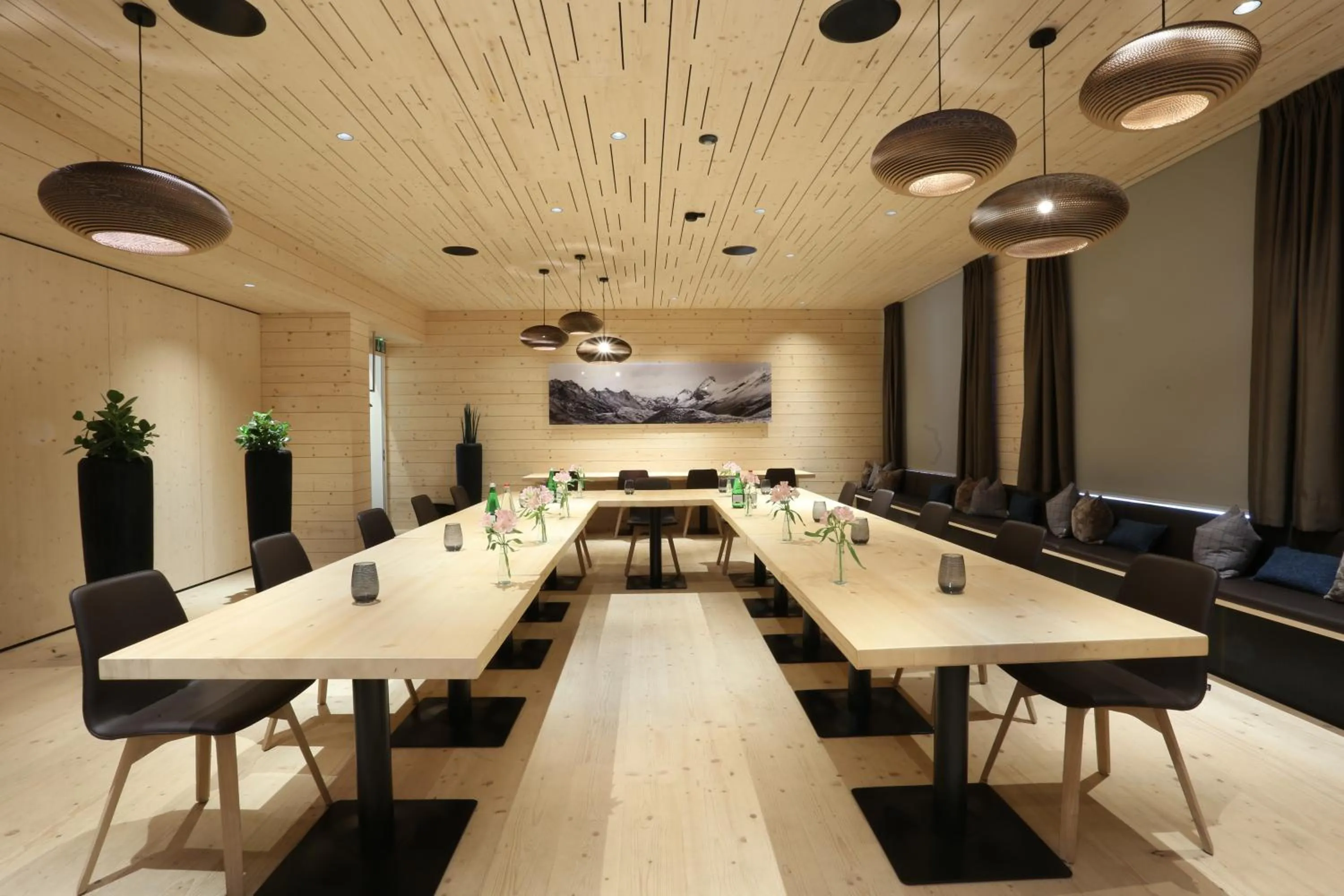 Business facilities in Bever Lodge