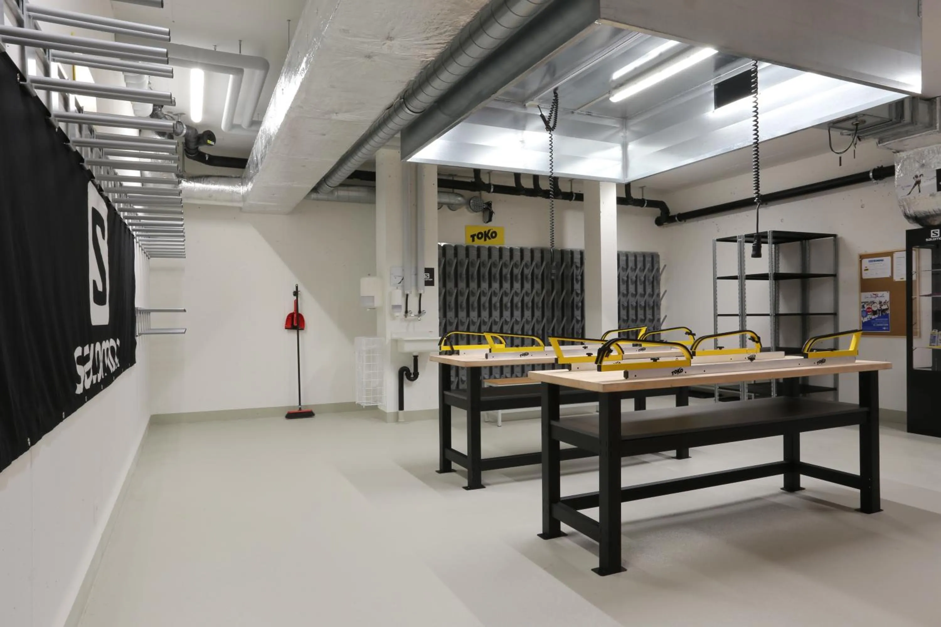 Skiing in Bever Lodge