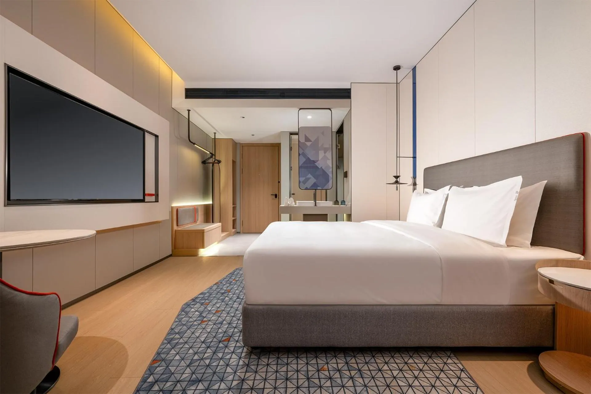 Photo of the whole room, Bed in Holiday Inn Express Shenzhen Sports Center by IHG