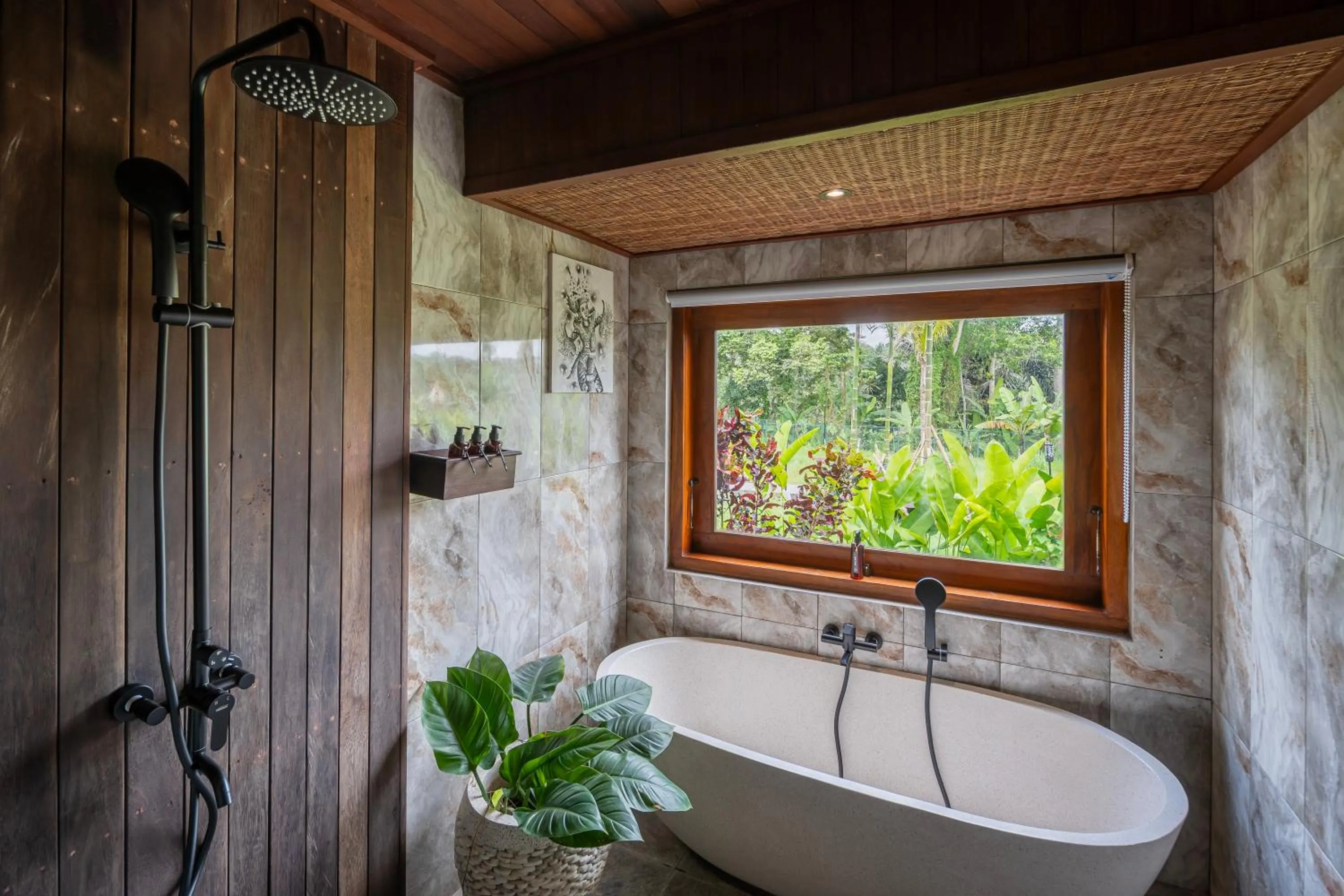 Shower in Emana Abian Taksu