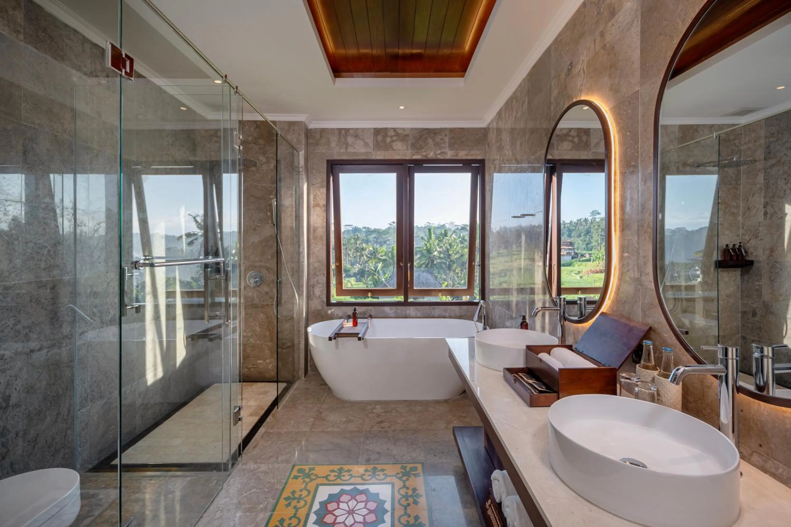 Shower in Emana Abian Taksu