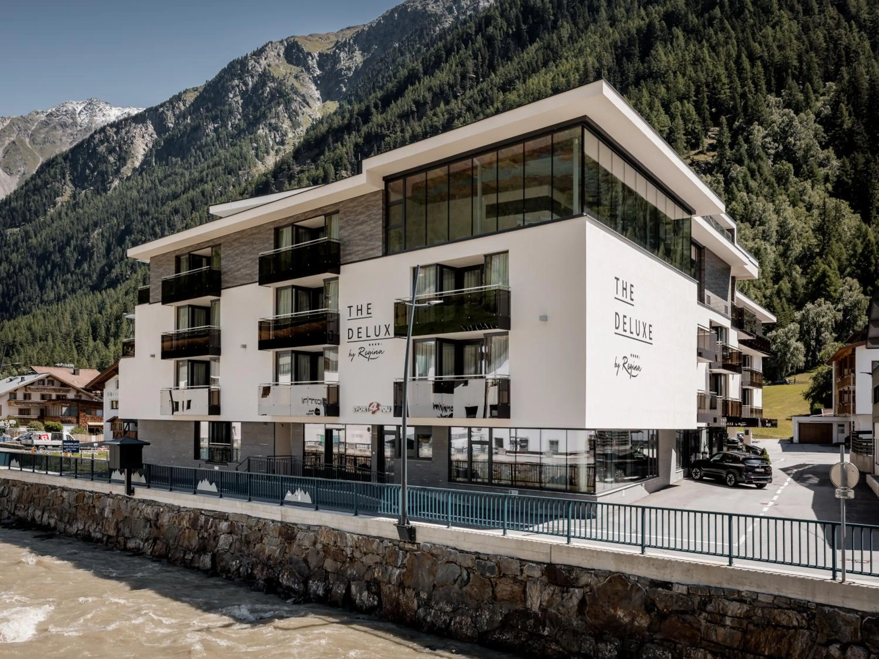 The Deluxe by Regina