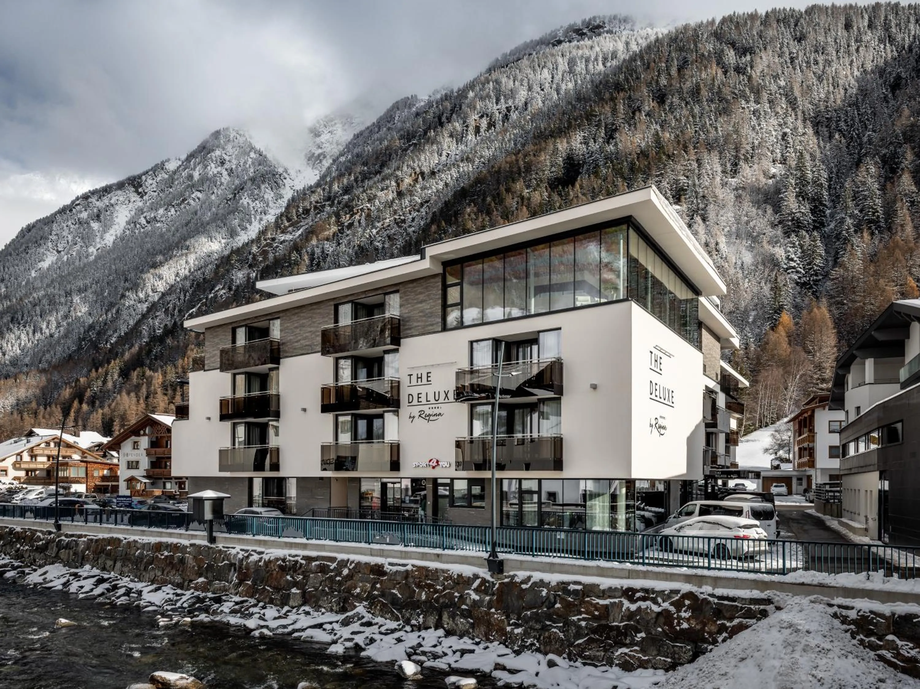 The Deluxe by Regina