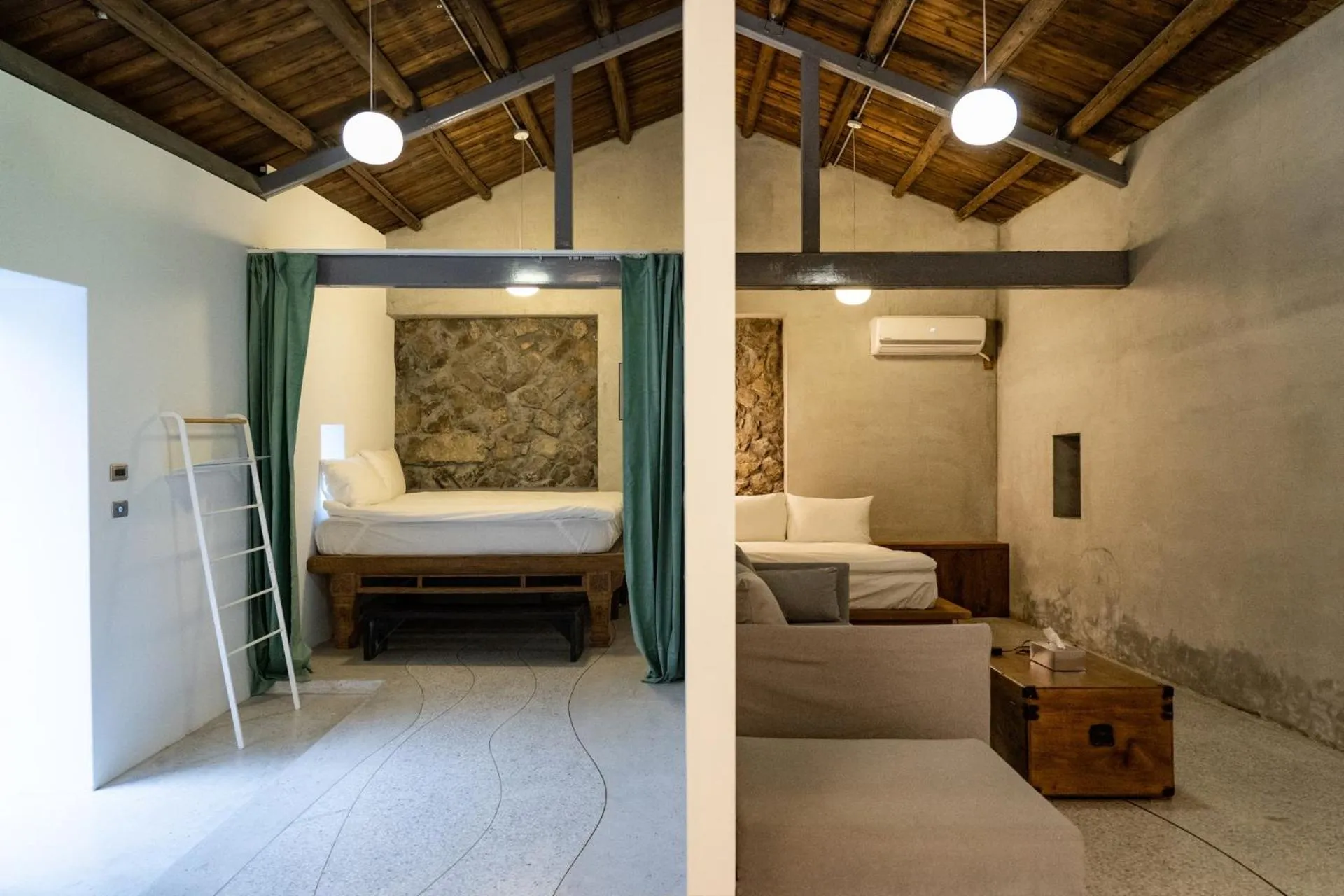 Photo of the whole room, Bed in OwlStay Jiufen Wander