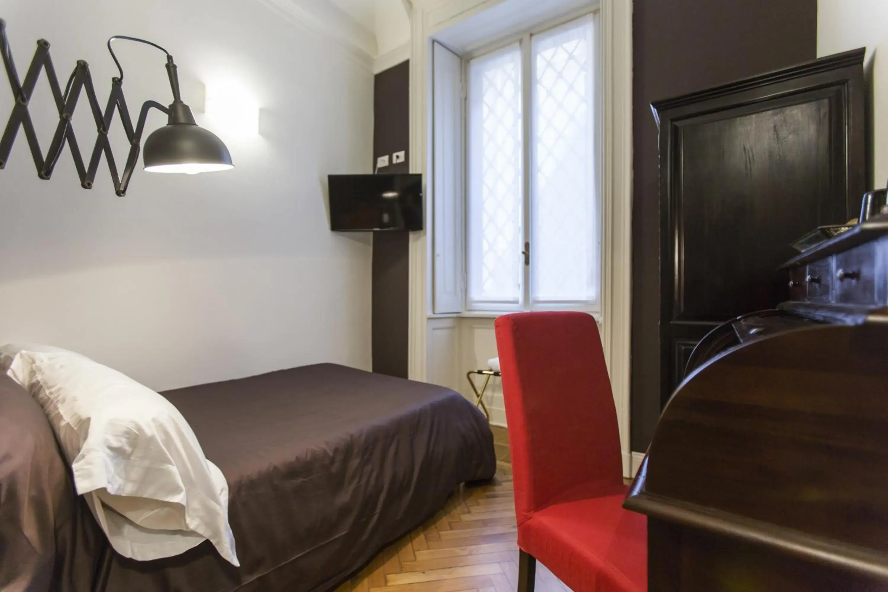 Single Room with Private Bathroom in Household Settembrini Single Room with Private Bathroom in Household Settembrini