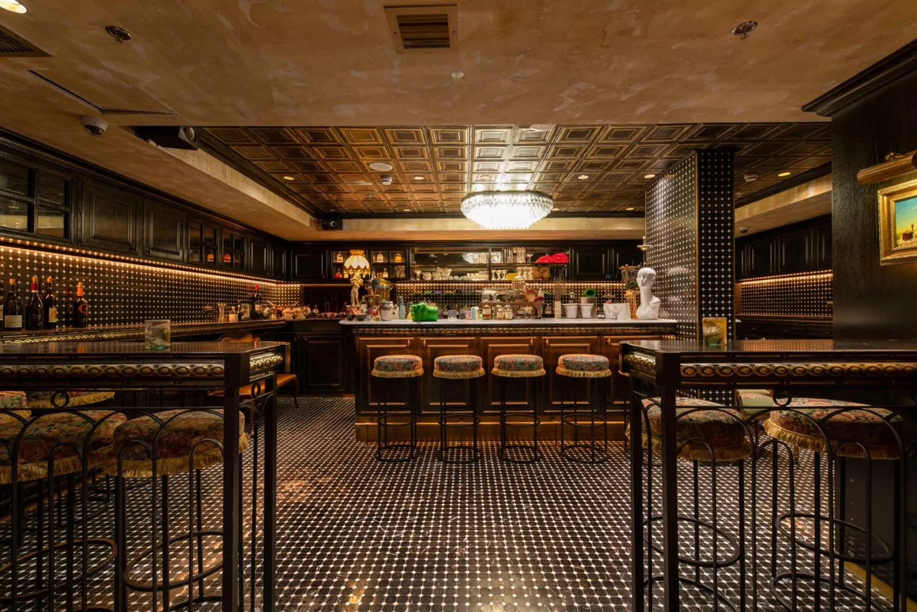 Restaurant/places to eat in PLAY Seaport Suite Hotel TLV