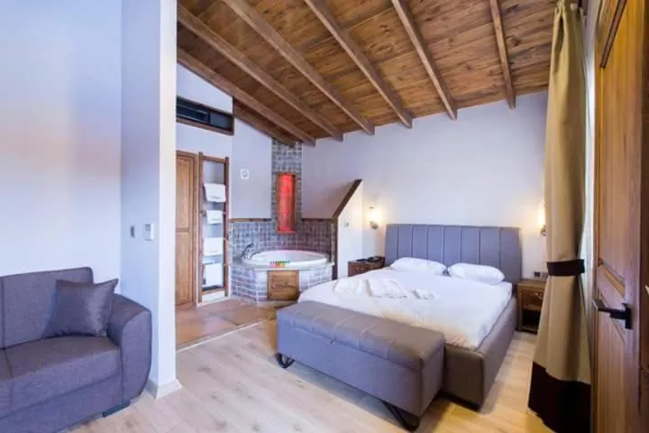 Bed in Iznik Askania