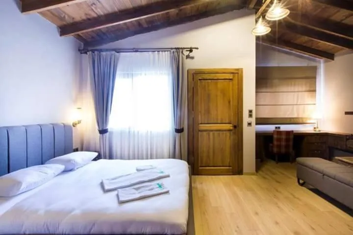 Bed in Iznik Askania