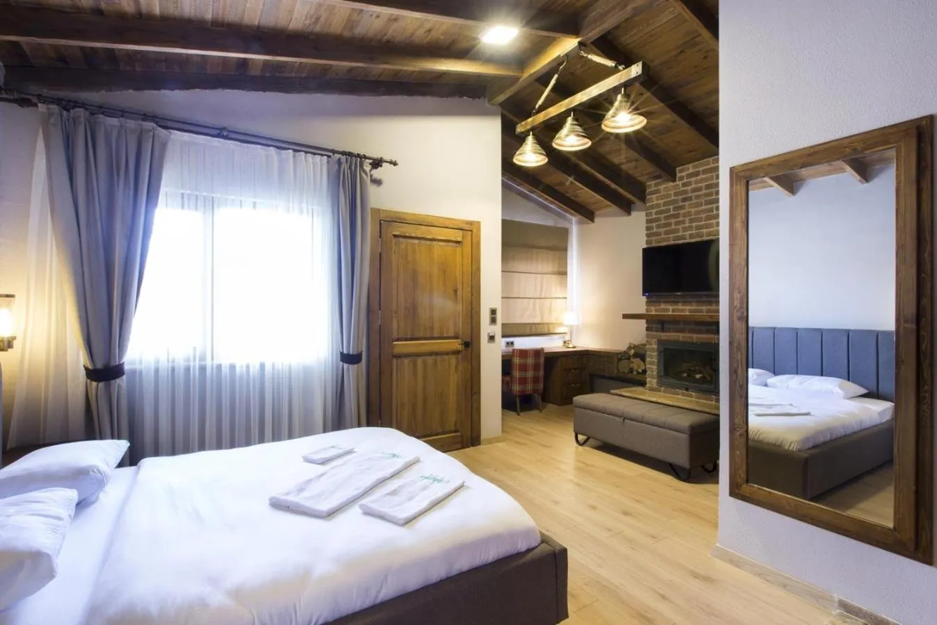 Bed in Iznik Askania