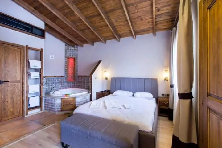 Bed in Iznik Askania