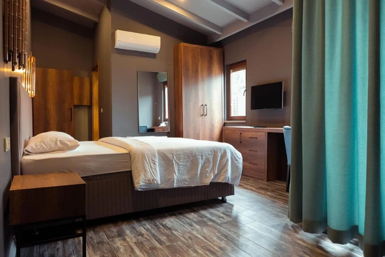 Bed in Iznik Askania