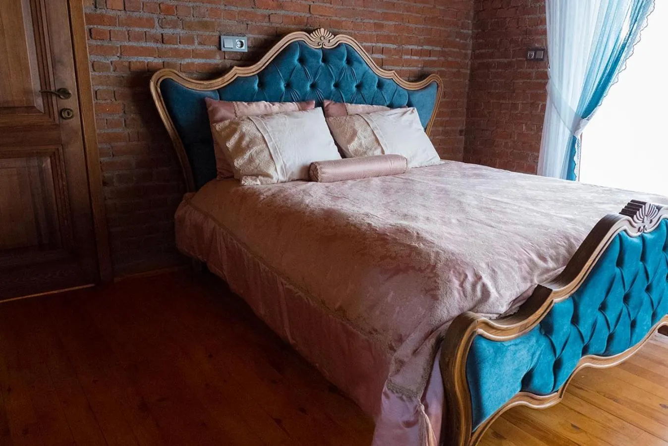 Bed in Iznik Askania