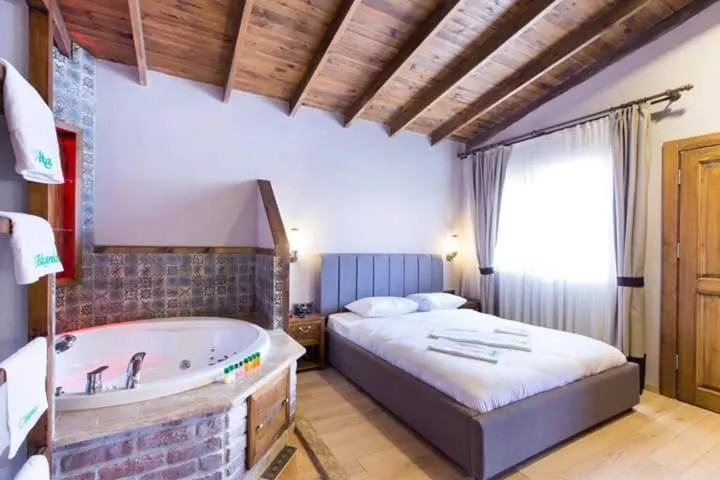 Bed in Iznik Askania