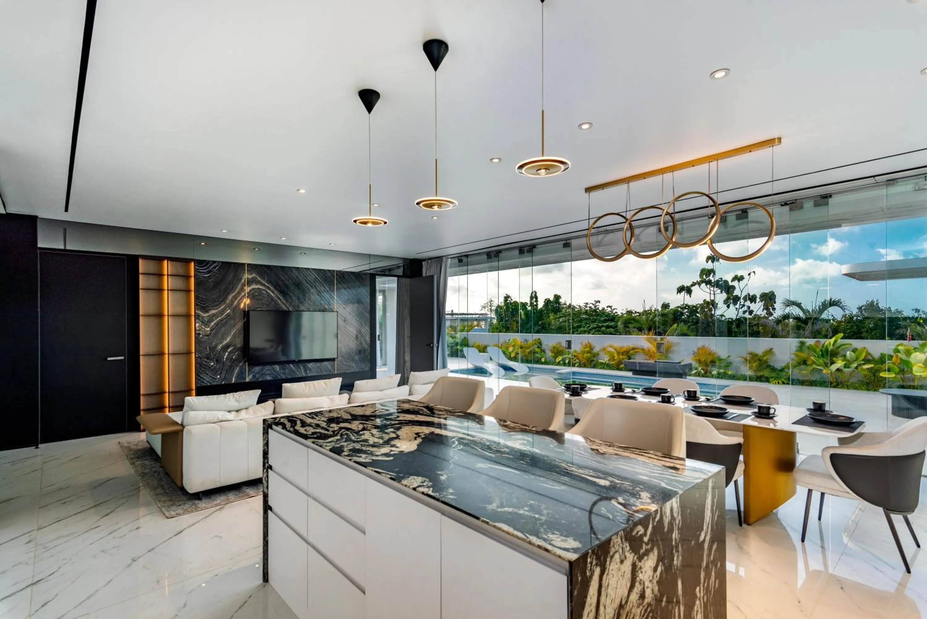 Kitchen or kitchenette in Sky Star Uluwatu