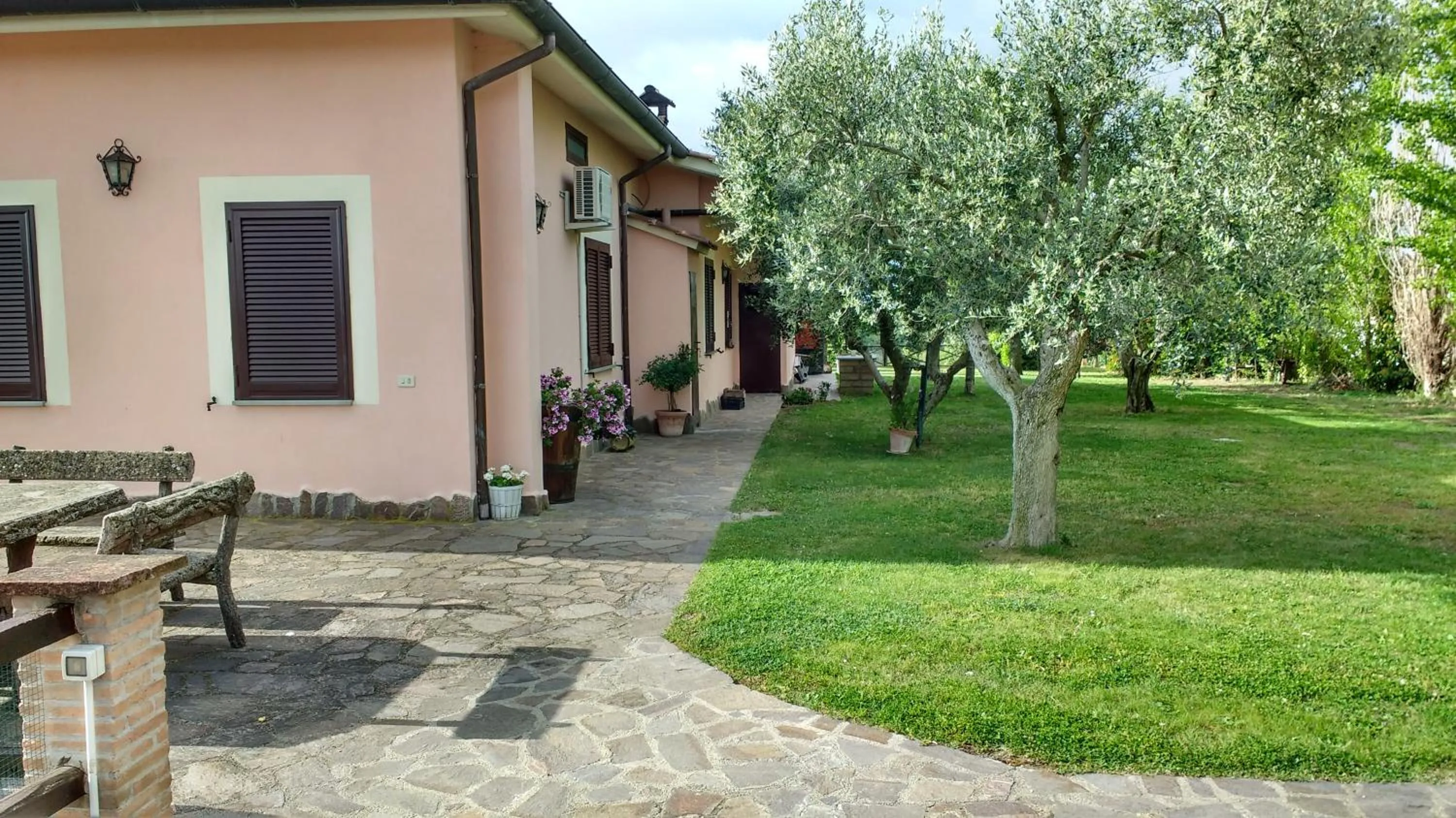 Garden in Bed And Bikers