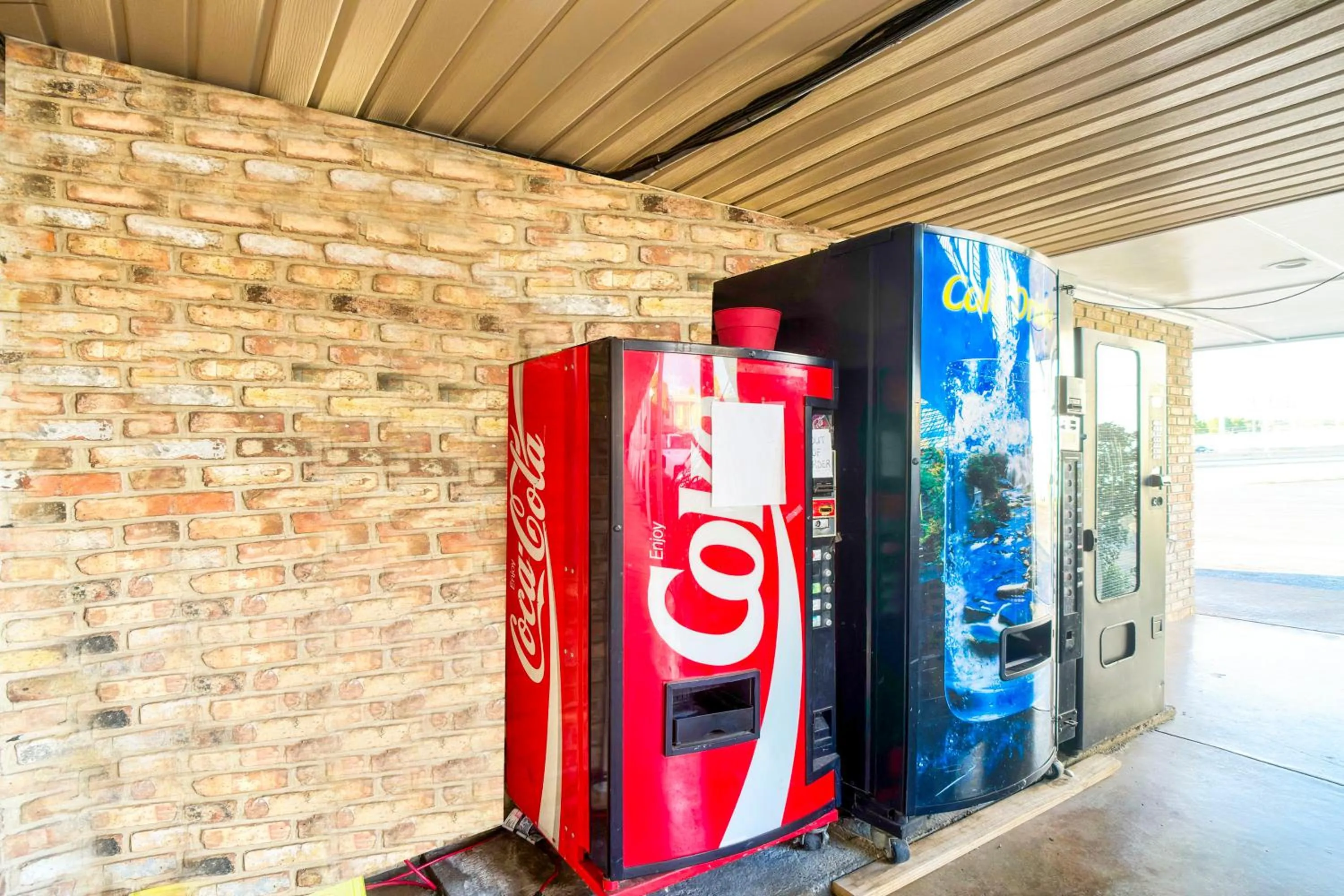 vending machine in Hotel O Haven Inn Huntsville AL US 72