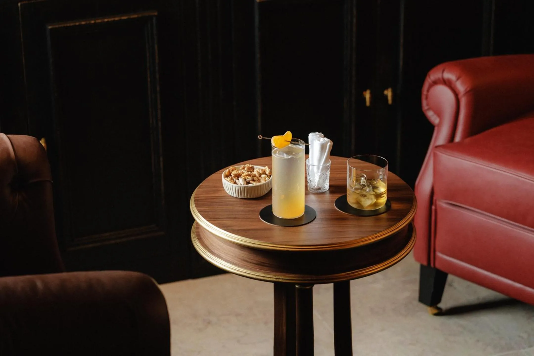Lounge or bar in MYTHIC SANA Downtown Suites