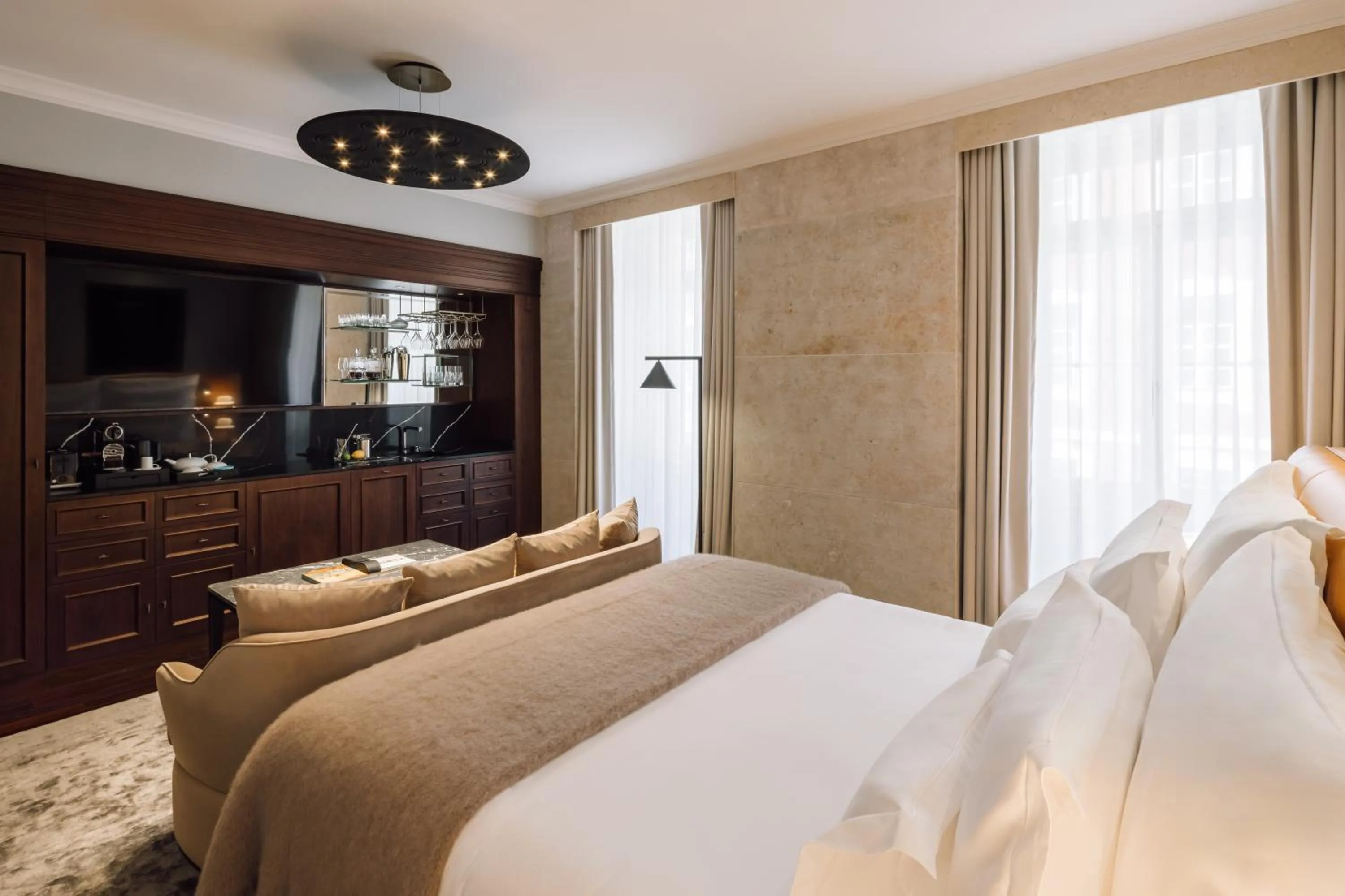Bedroom, Bed in MYTHIC SANA Downtown Suites