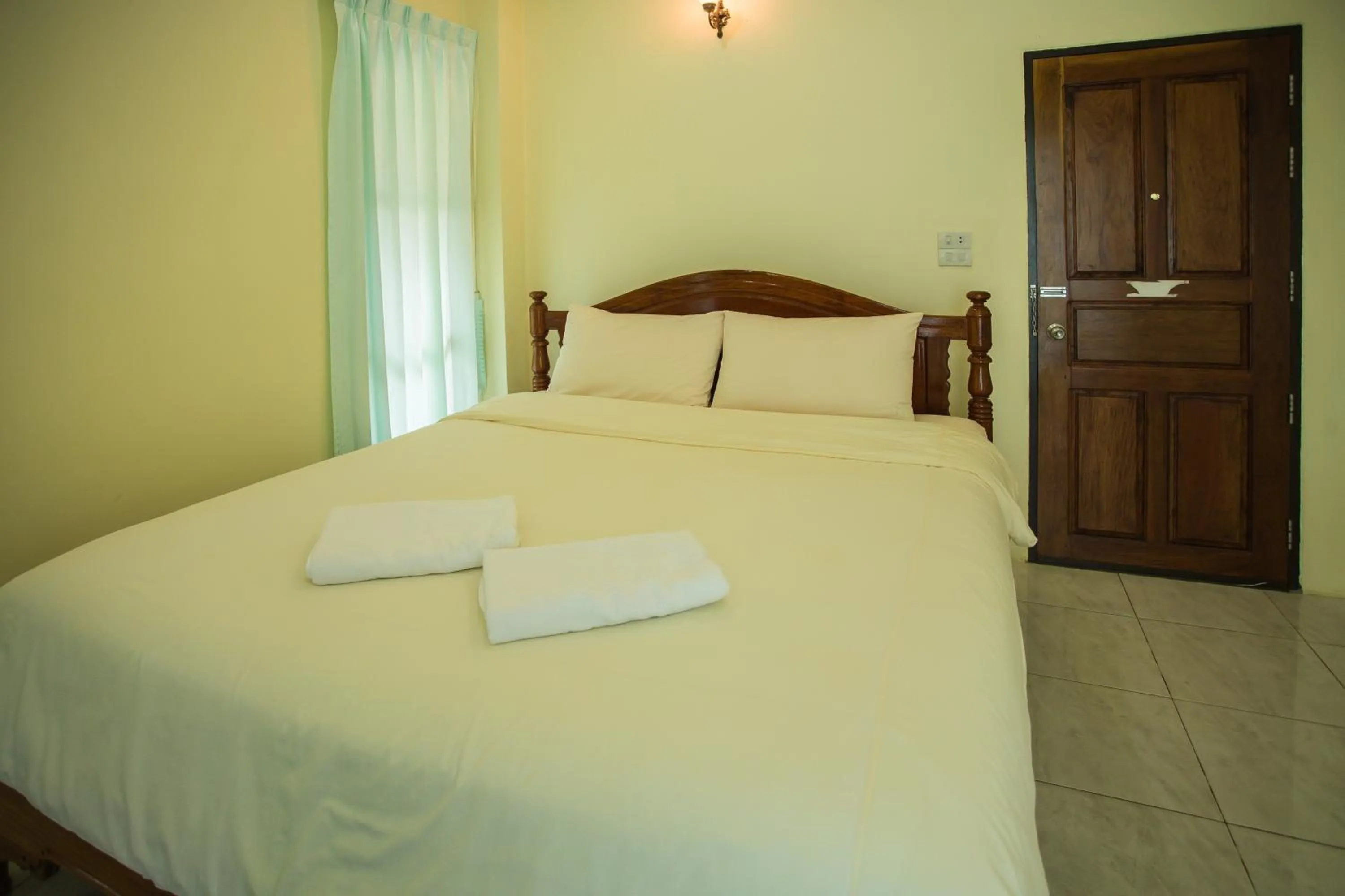 Staff, Bed in Suan Luang Garden View