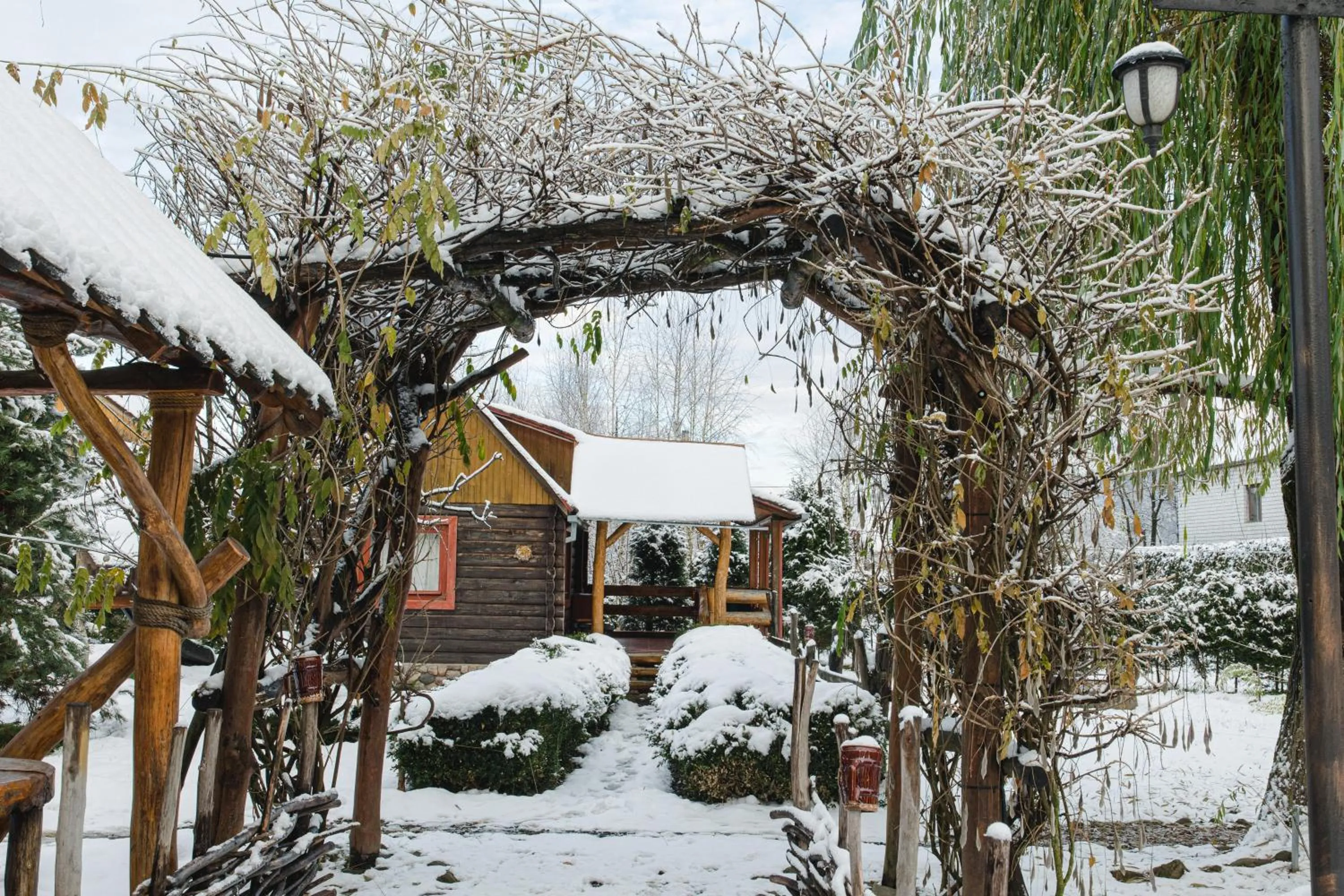 Property building in Kolyba Opryshkiv