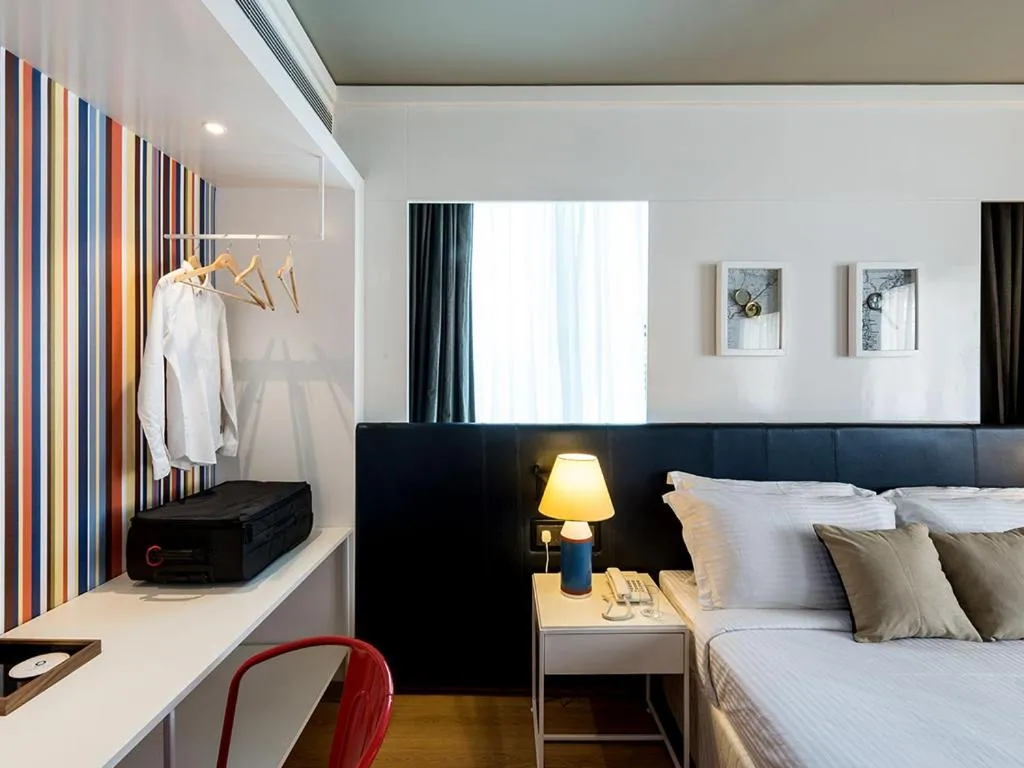 Photo of the whole room, Bed in The Port Hotel