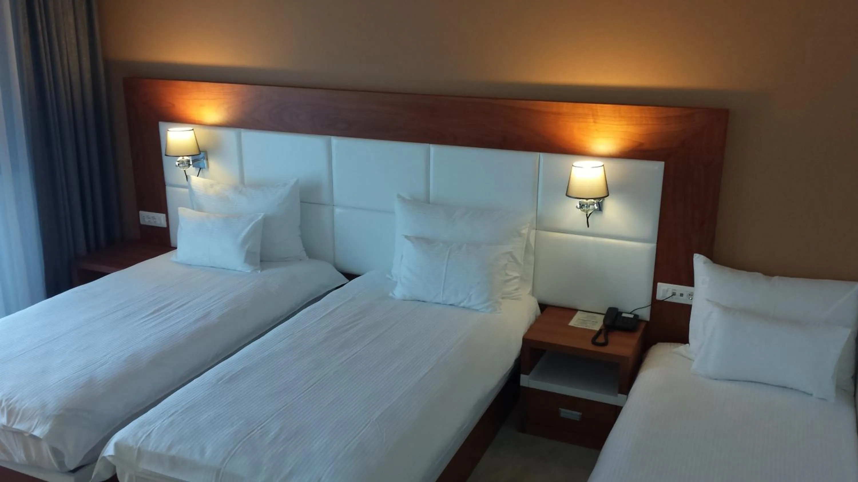 Photo of the whole room in Hotel Porto In