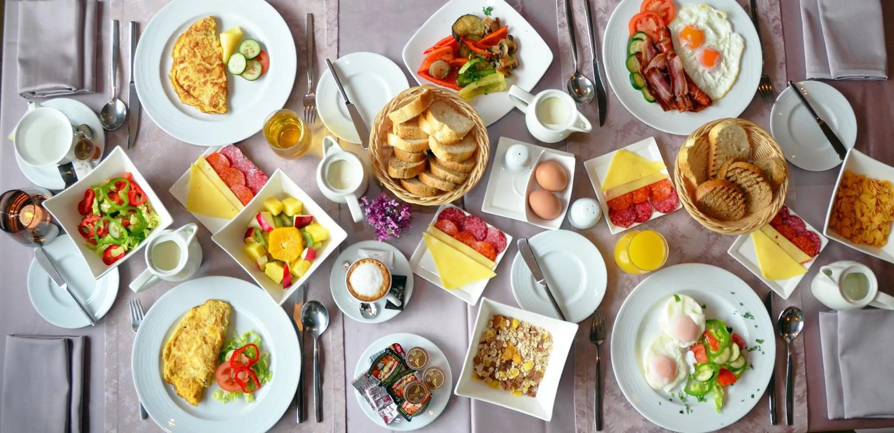 Breakfast in Hotel Porto In