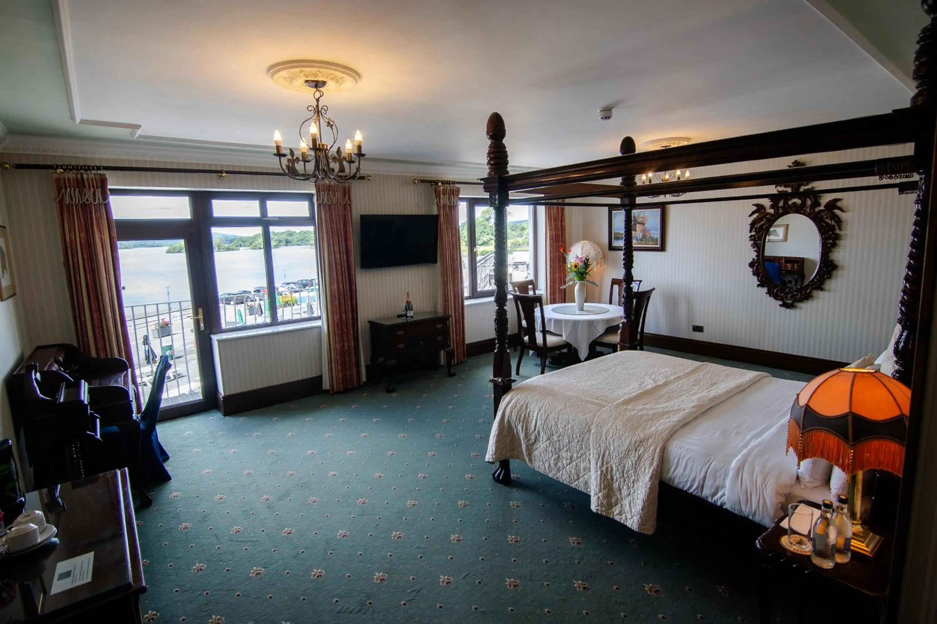 Bed in Lakeside Manor Hotel