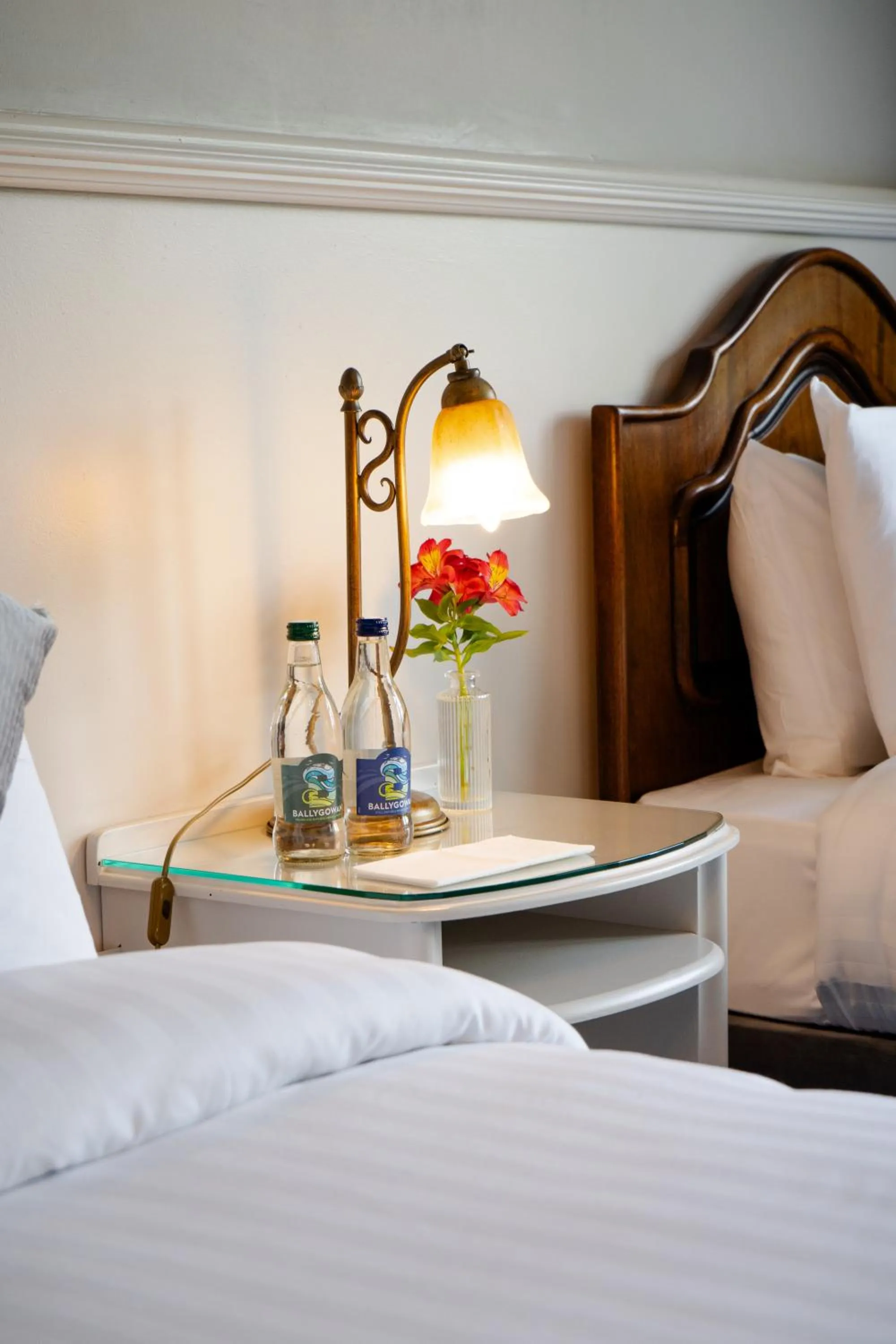 Bed in Lakeside Manor Hotel