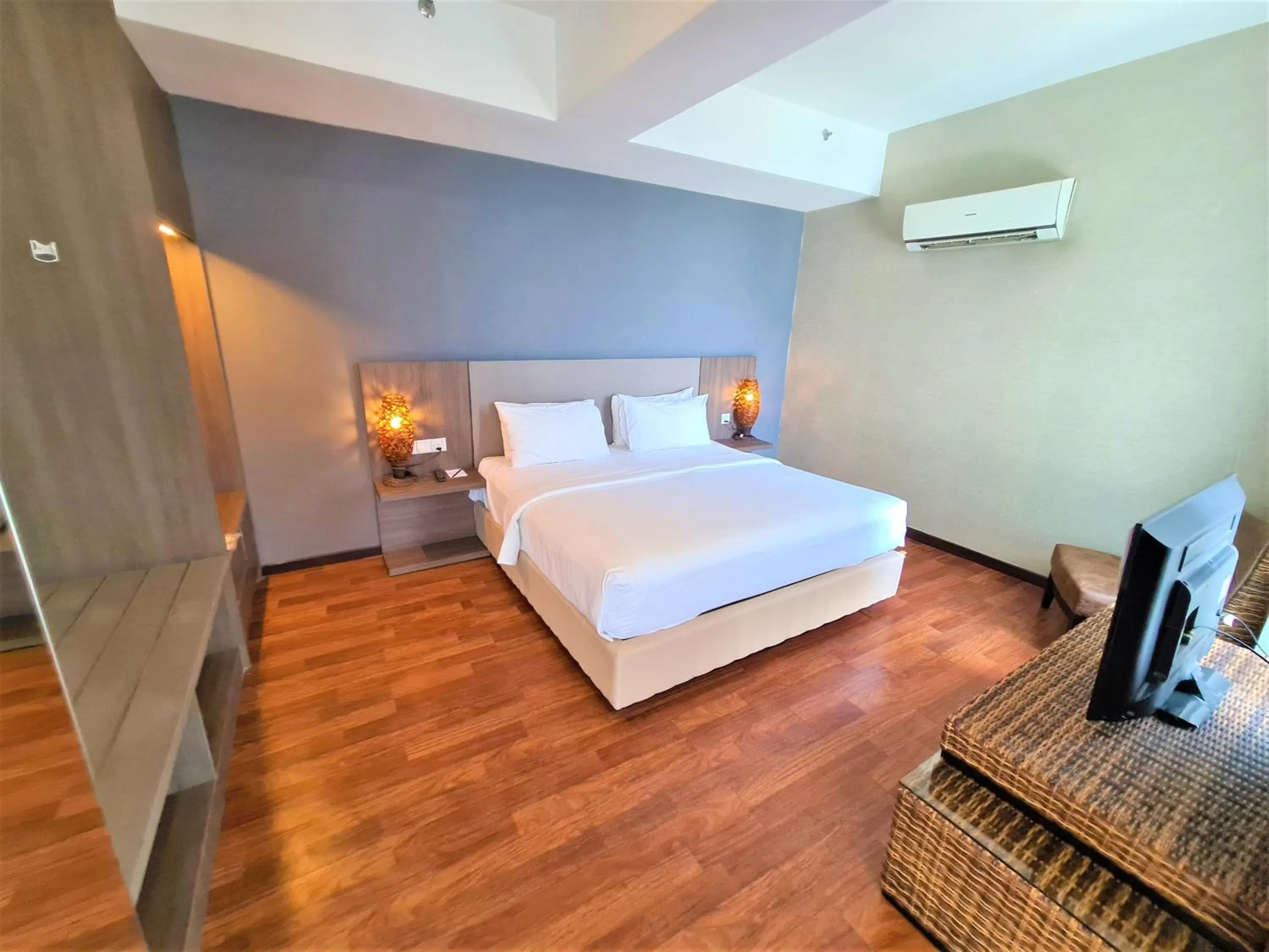 Bedroom, Bed in Nexus Business Suite Hotel