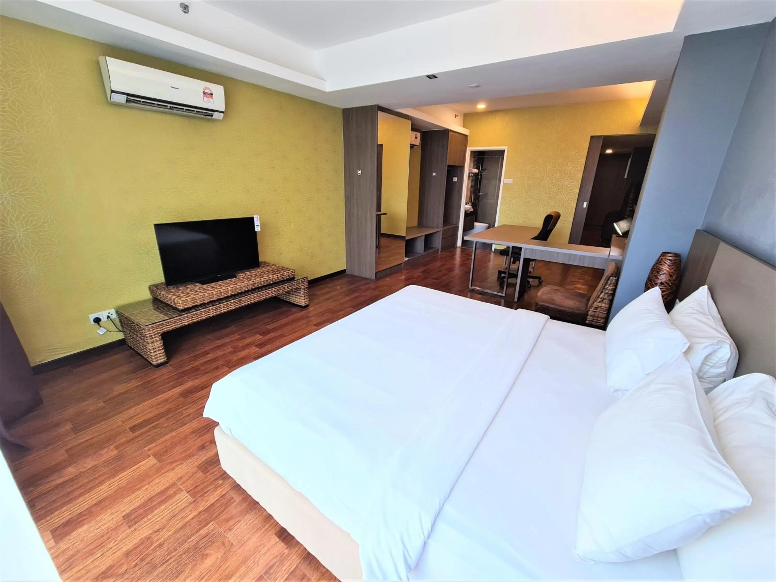 Bedroom, Bed in Nexus Business Suite Hotel