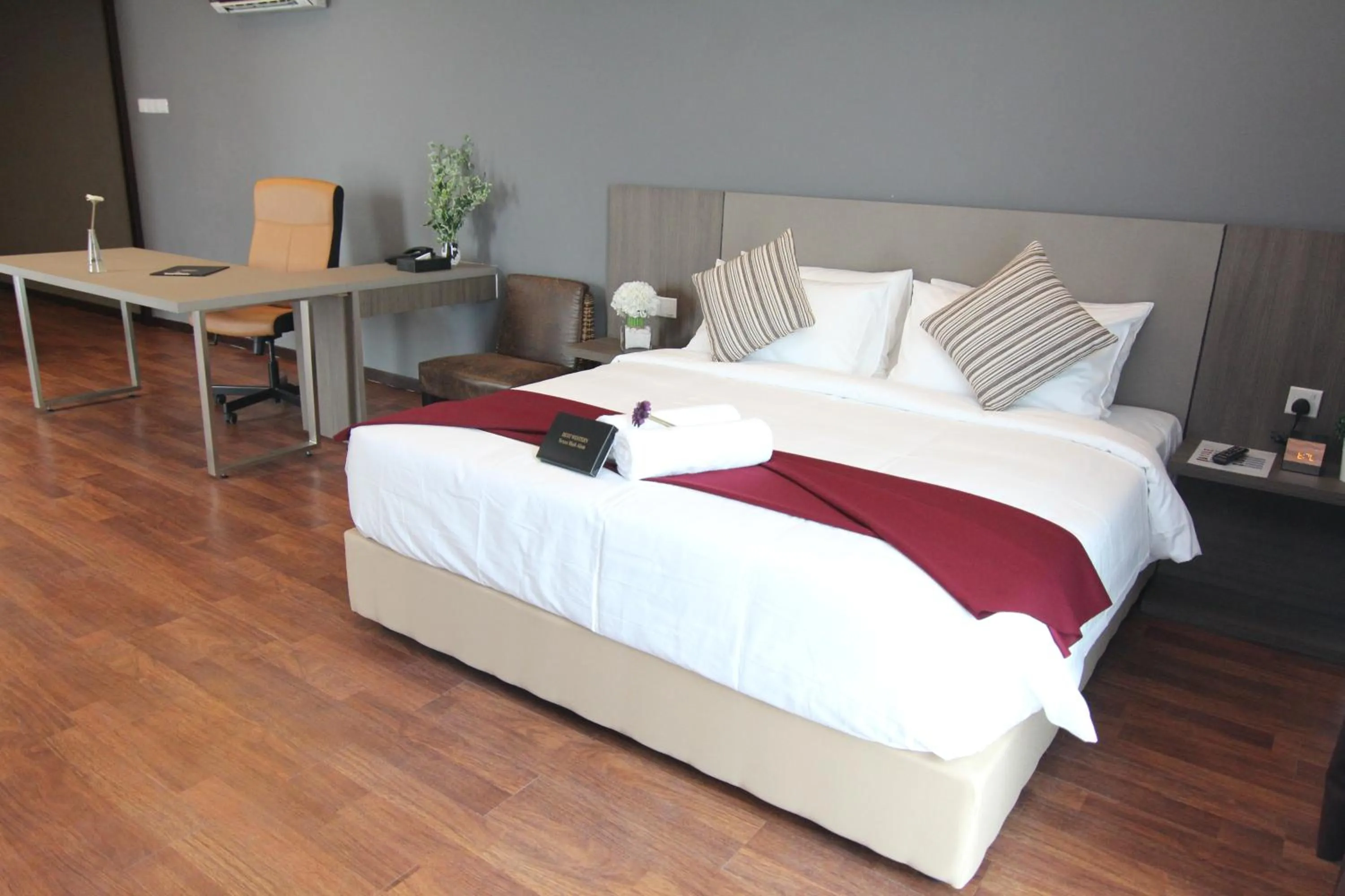 Bed in Nexus Business Suite Hotel