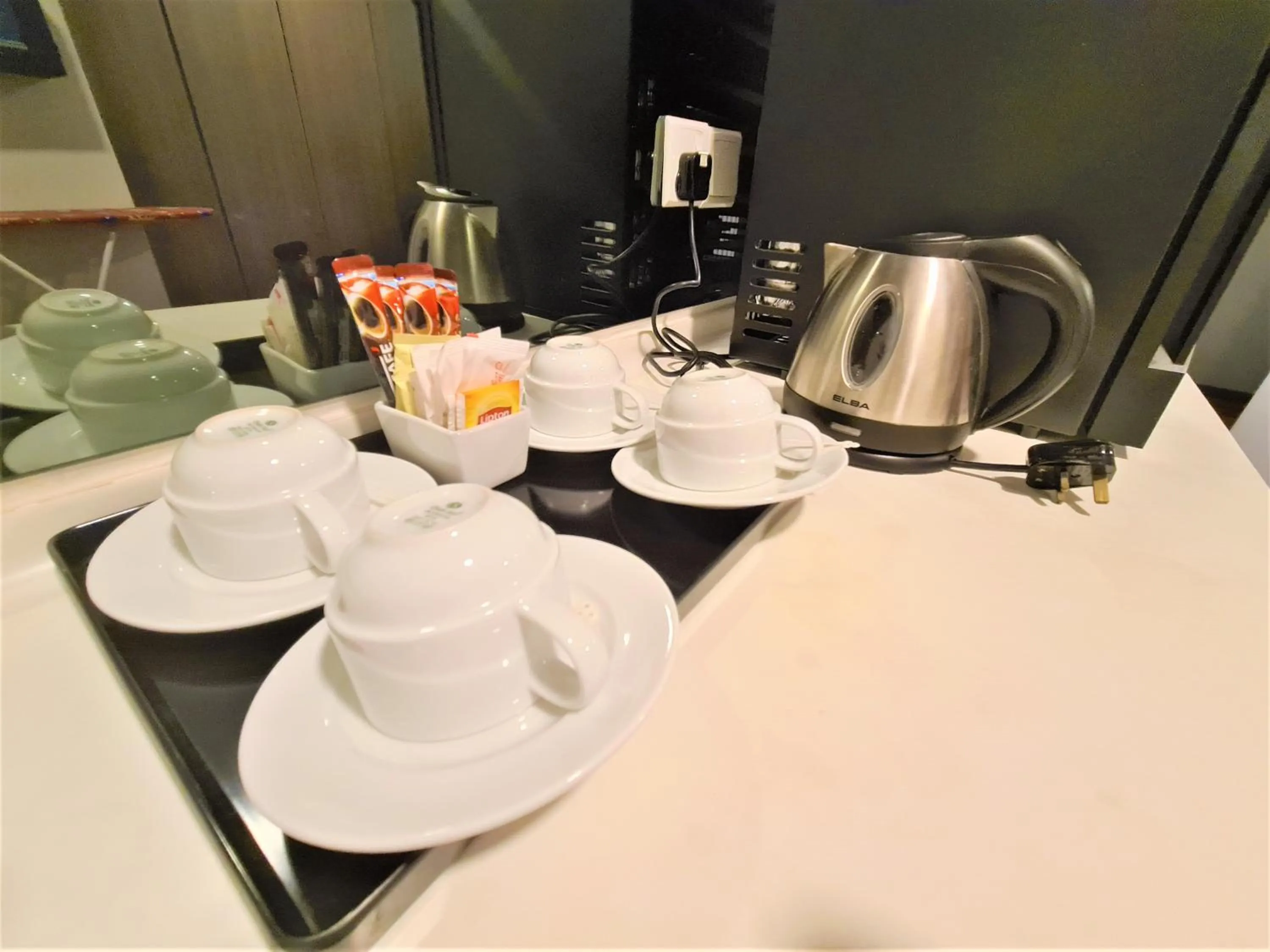 Coffee/tea facilities in Nexus Business Suite Hotel